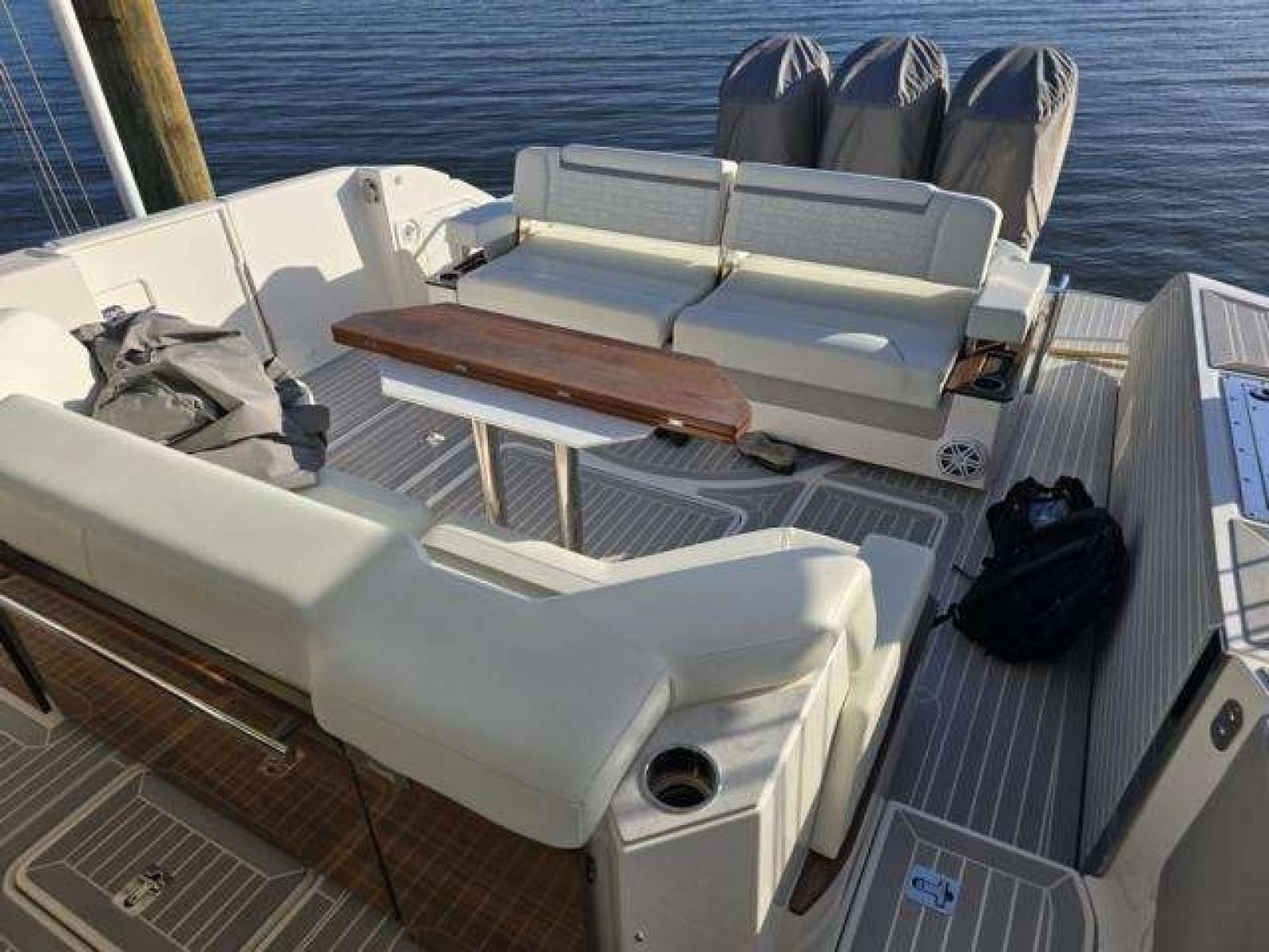 2022 Tiara Yachts 48 LS - Photo 4