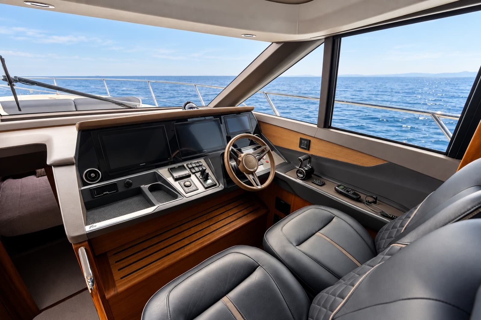 2024 Princess V60 - Photo 8