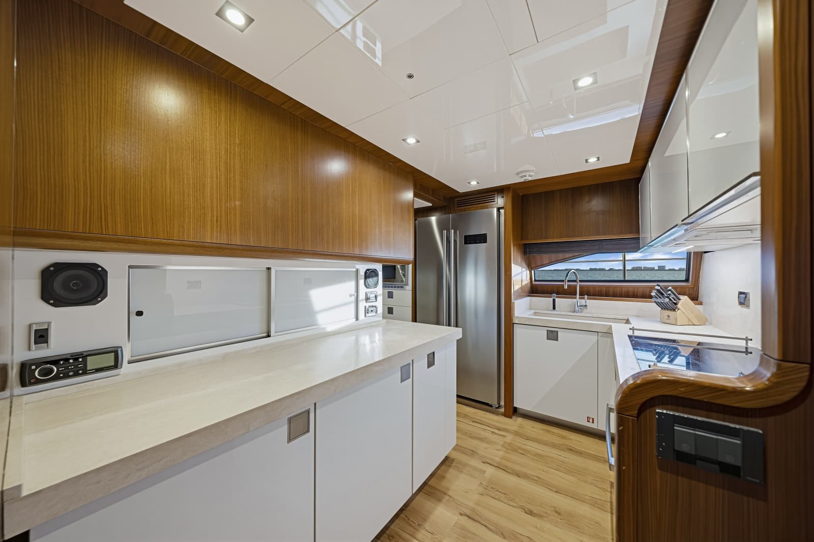 2016 Ferretti Yachts Custom Line - Photo 25