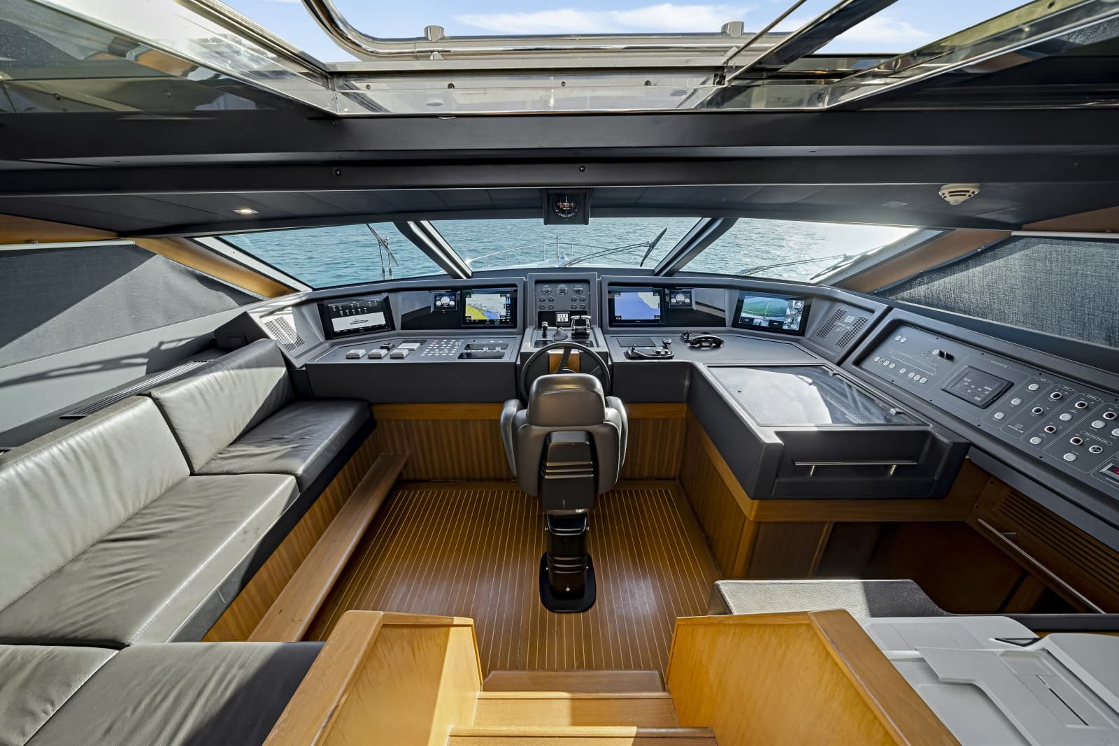 2016 Ferretti Yachts Custom Line - Photo 26