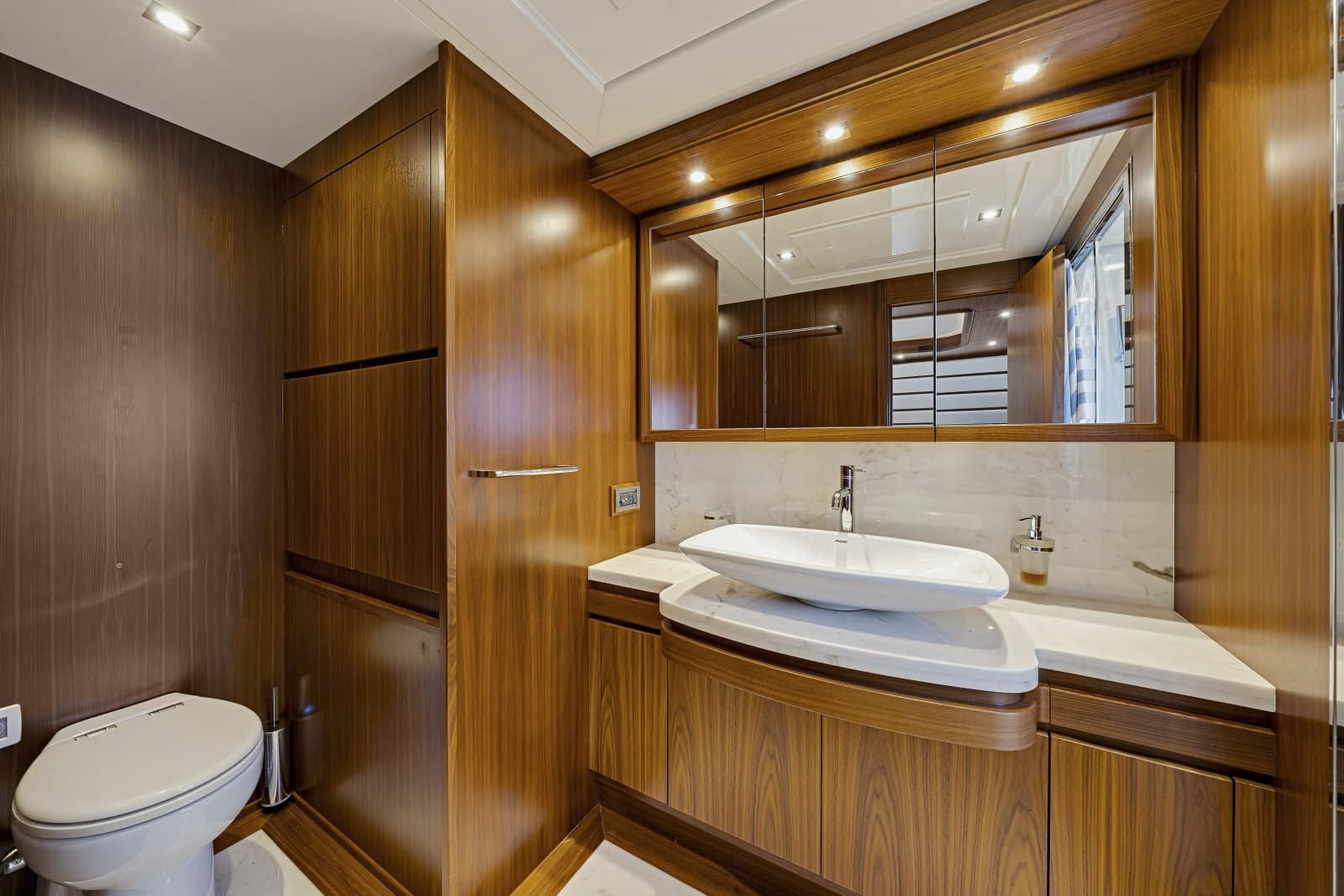 2016 Ferretti Yachts Custom Line - Photo 43