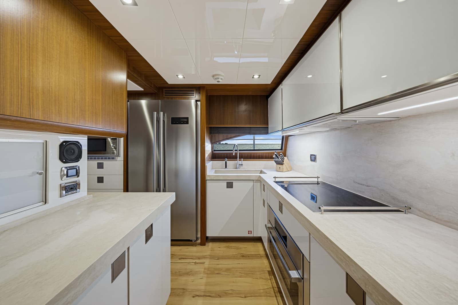 2016 Ferretti Yachts Custom Line - Photo 24
