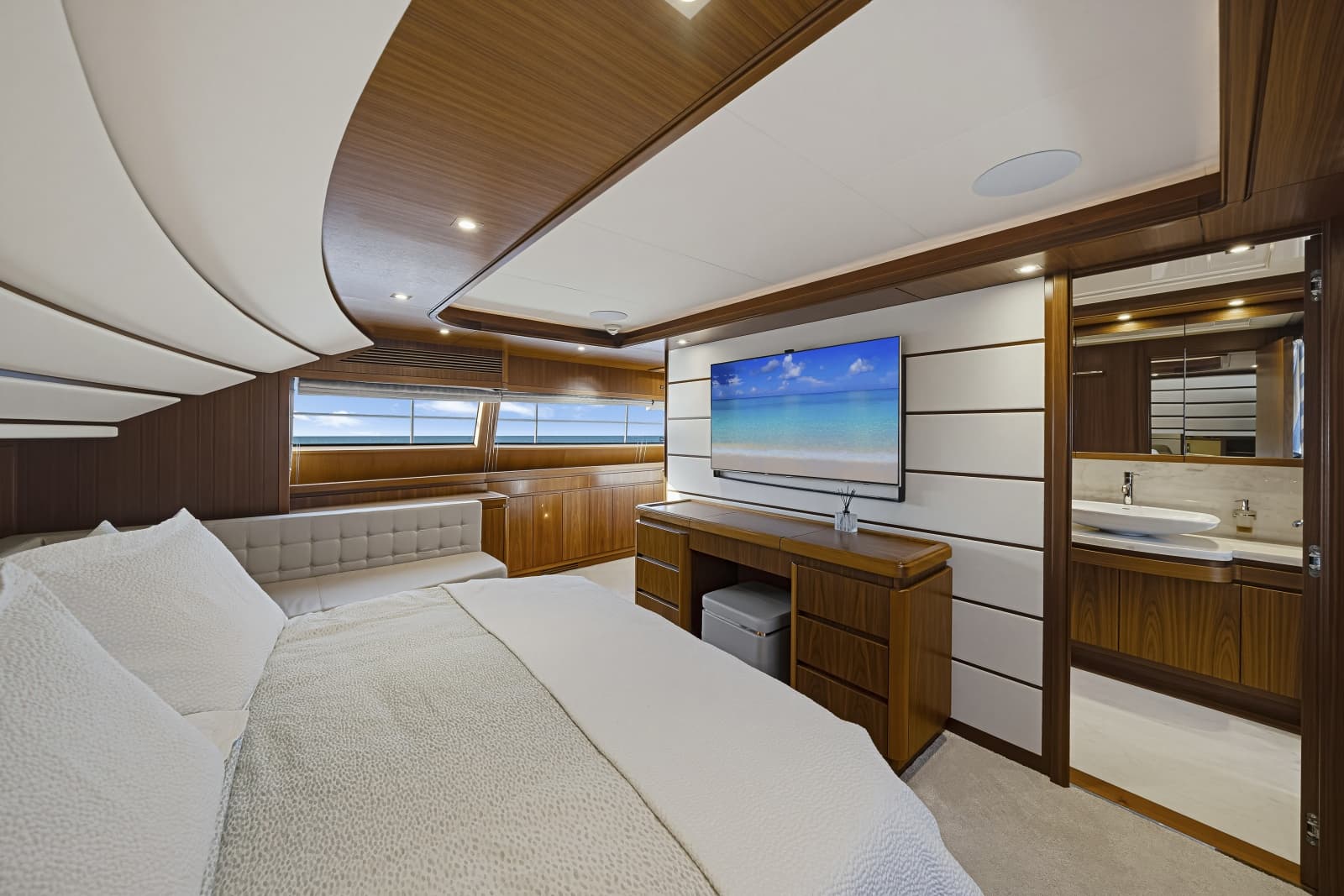 2016 Ferretti Yachts Custom Line - Photo 41