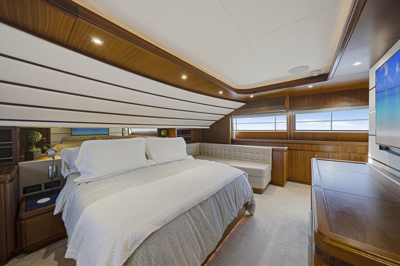 2016 Ferretti Yachts Custom Line - Photo 40