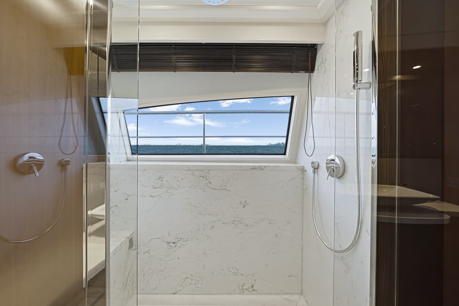 2016 Ferretti Yachts Custom Line - Photo 45