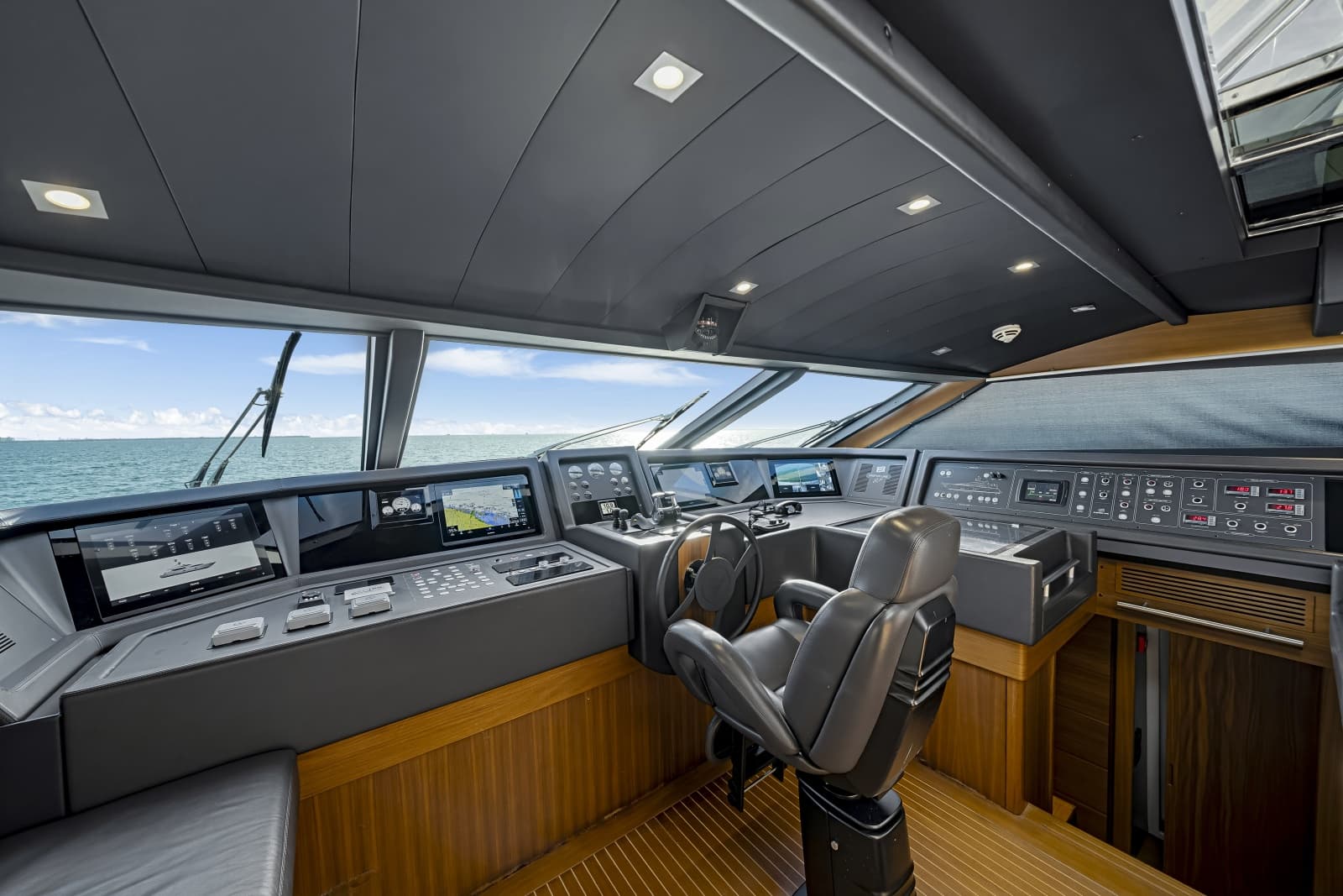 2016 Ferretti Yachts Custom Line - Photo 27