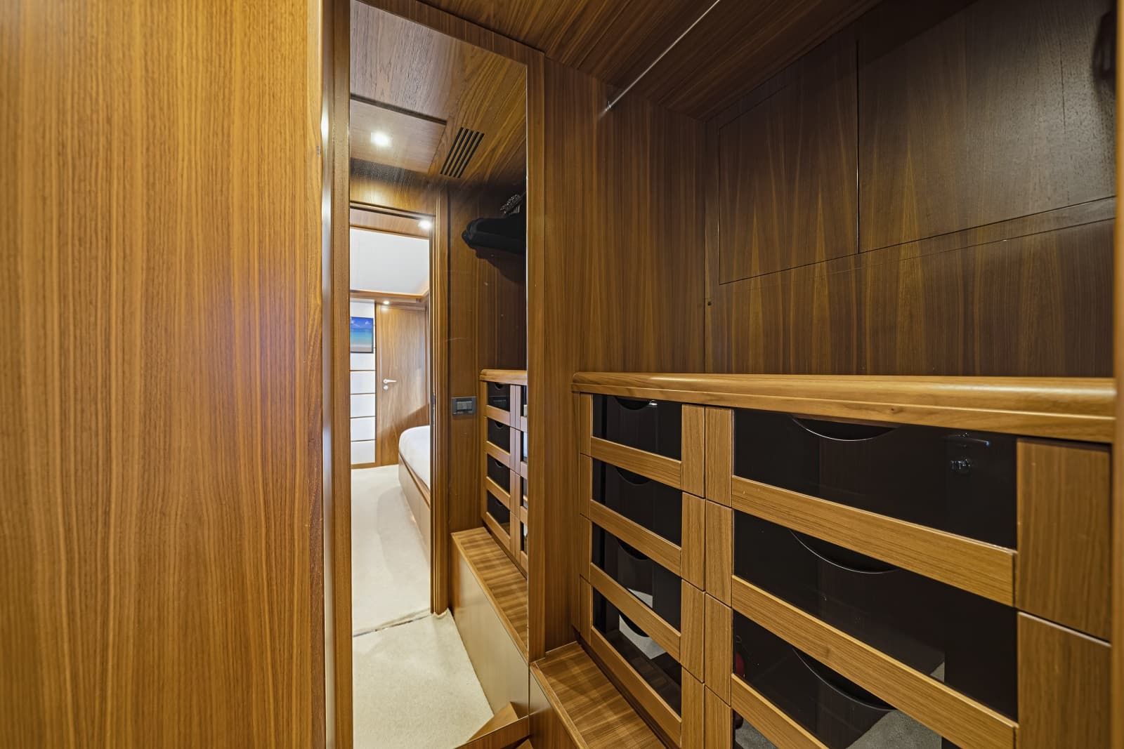 2016 Ferretti Yachts Custom Line - Photo 46