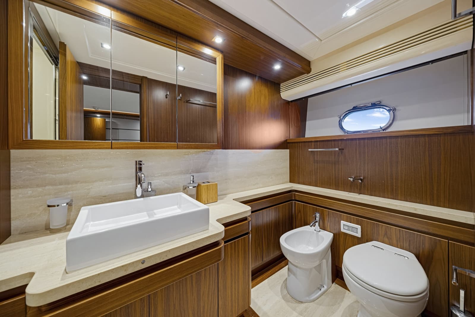 2016 Ferretti Yachts Custom Line - Photo 34