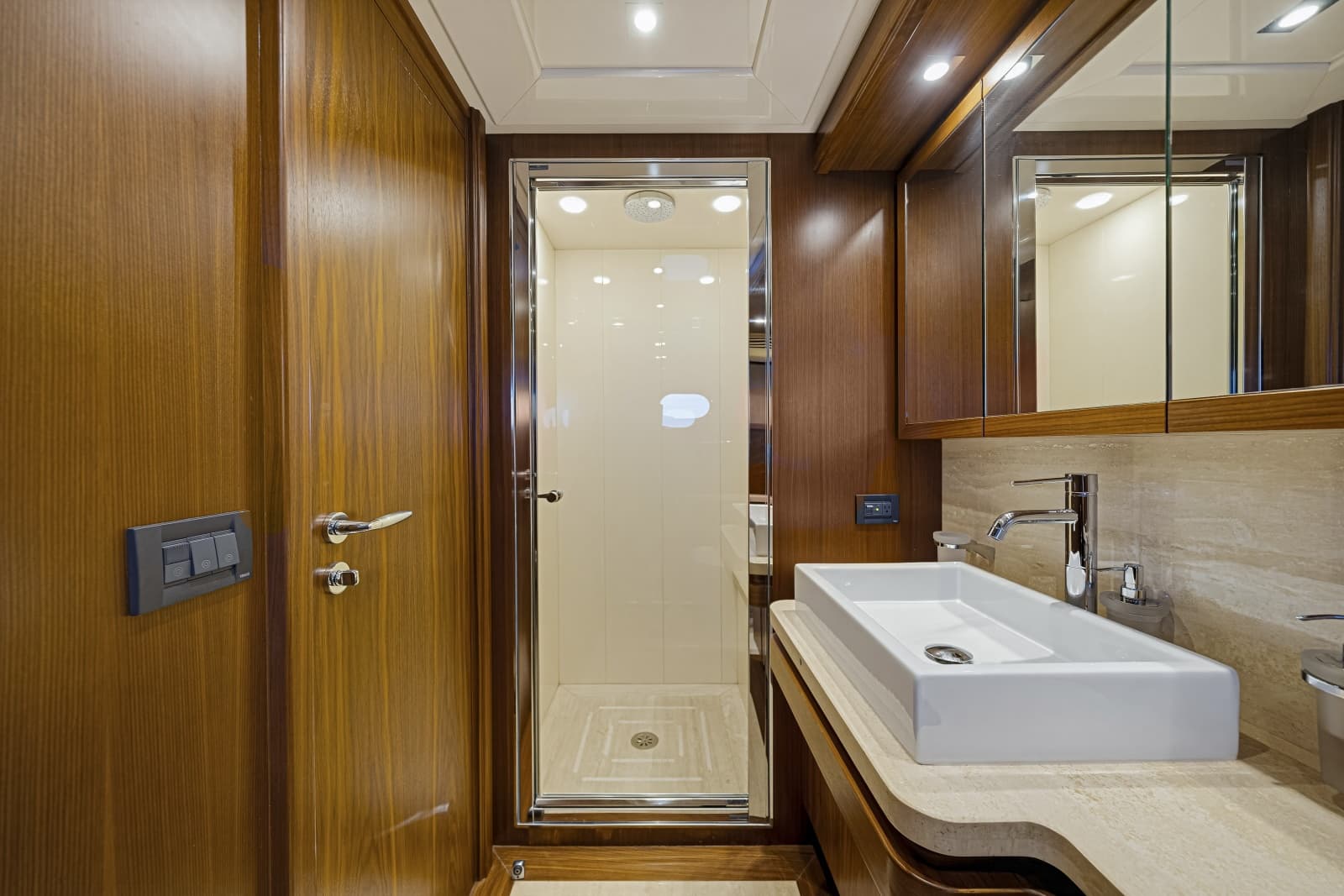 2016 Ferretti Yachts Custom Line - Photo 35