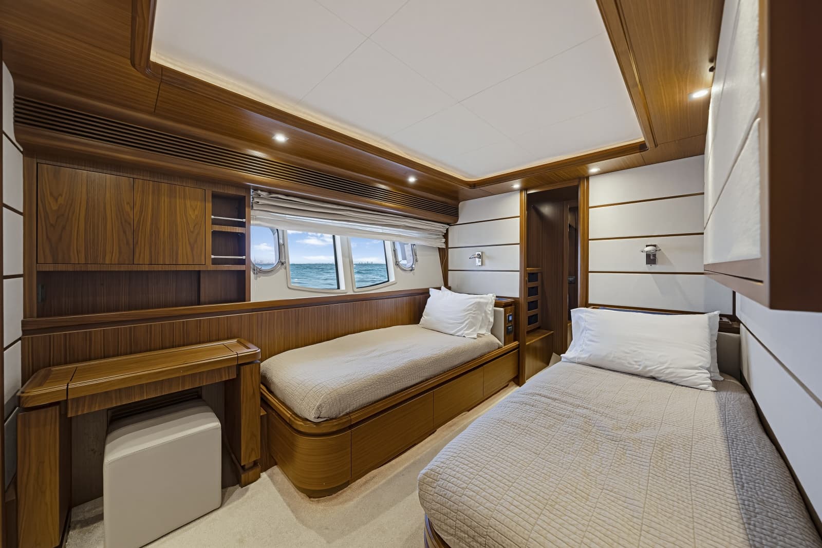 2016 Ferretti Yachts Custom Line - Photo 30