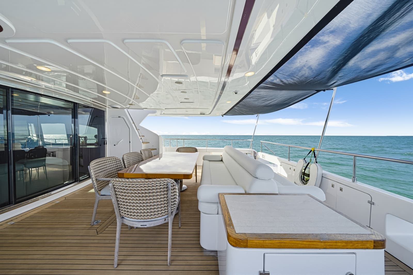 2016 Ferretti Yachts Custom Line - Photo 13