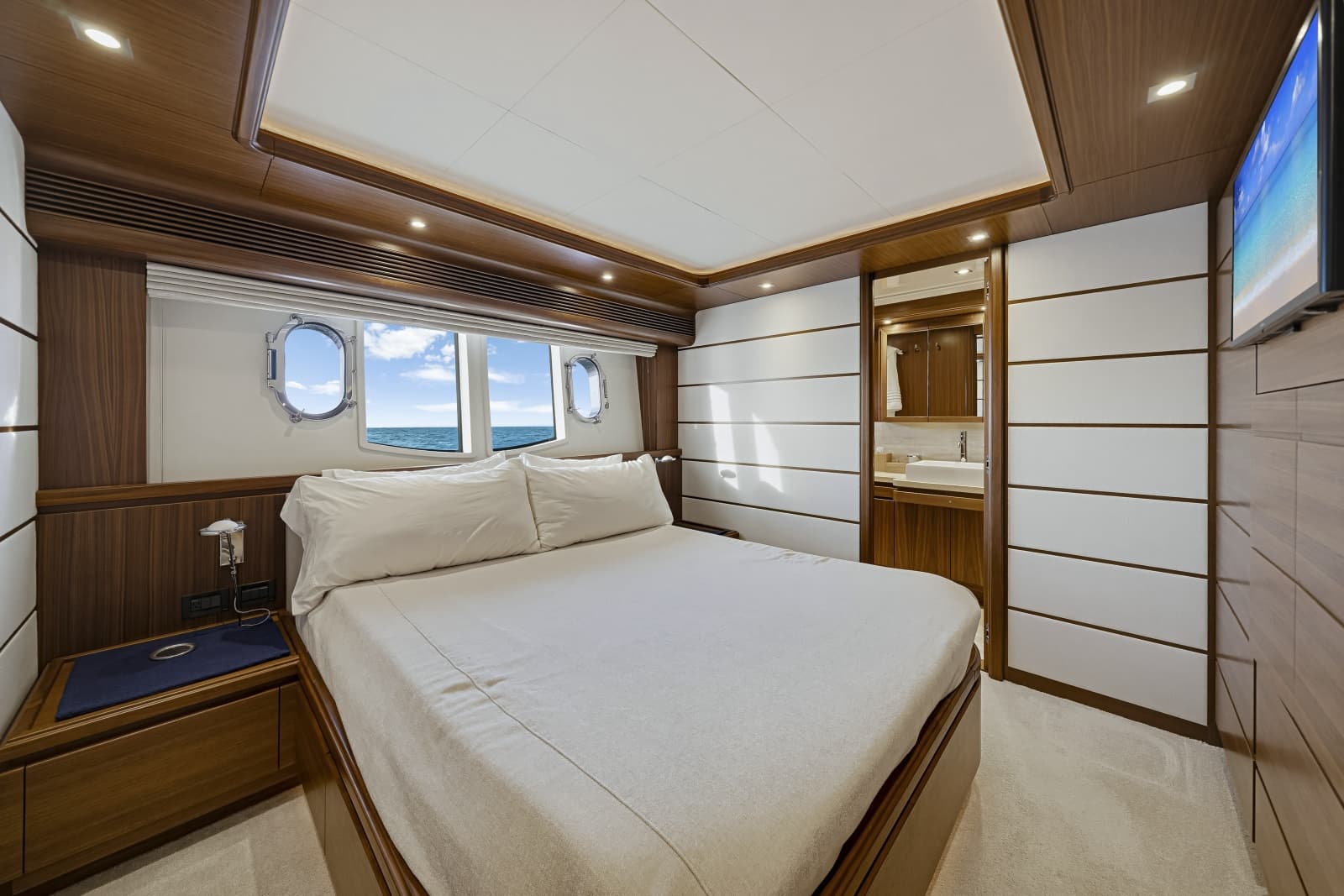 2016 Ferretti Yachts Custom Line - Photo 32