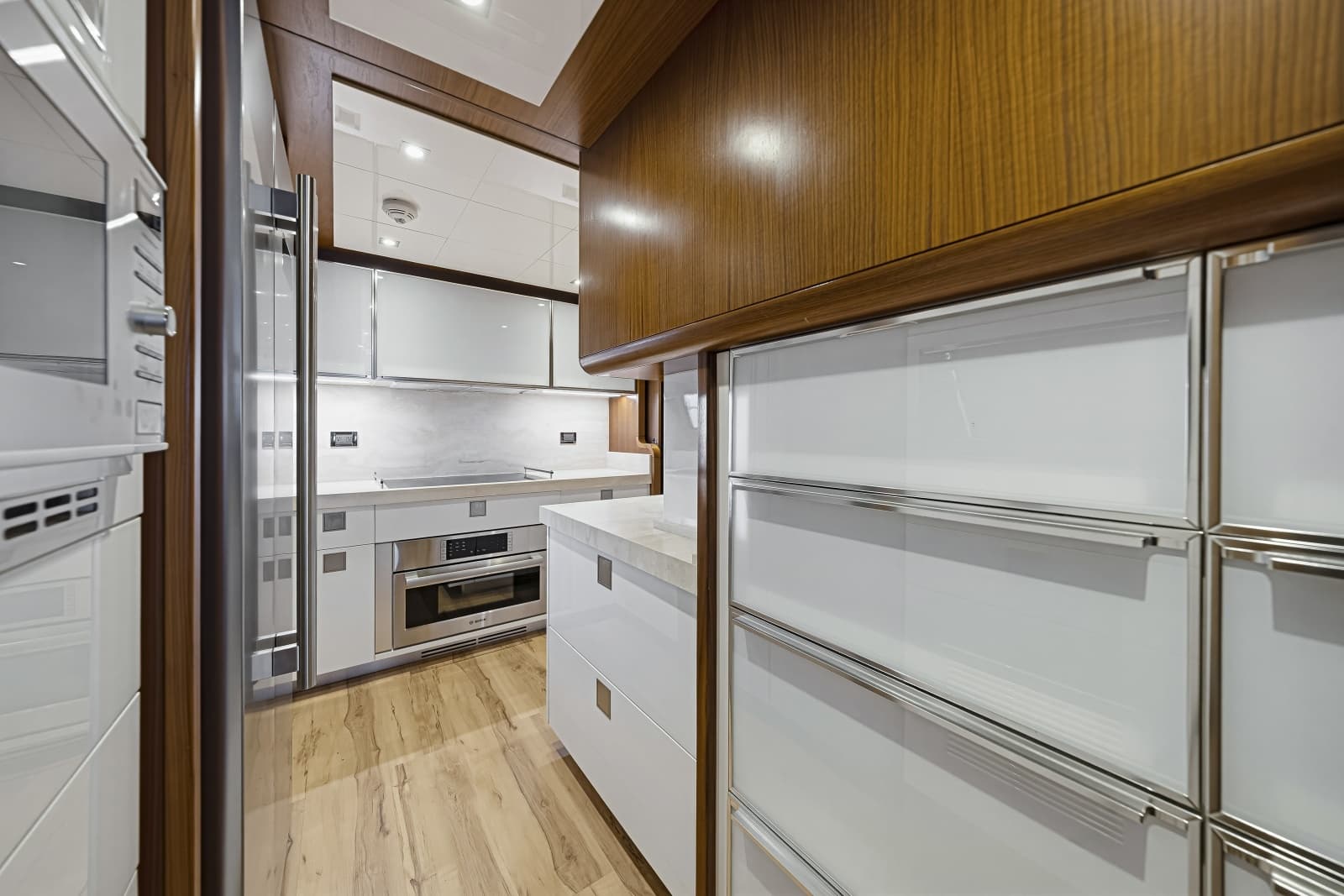 2016 Ferretti Yachts Custom Line - Photo 22