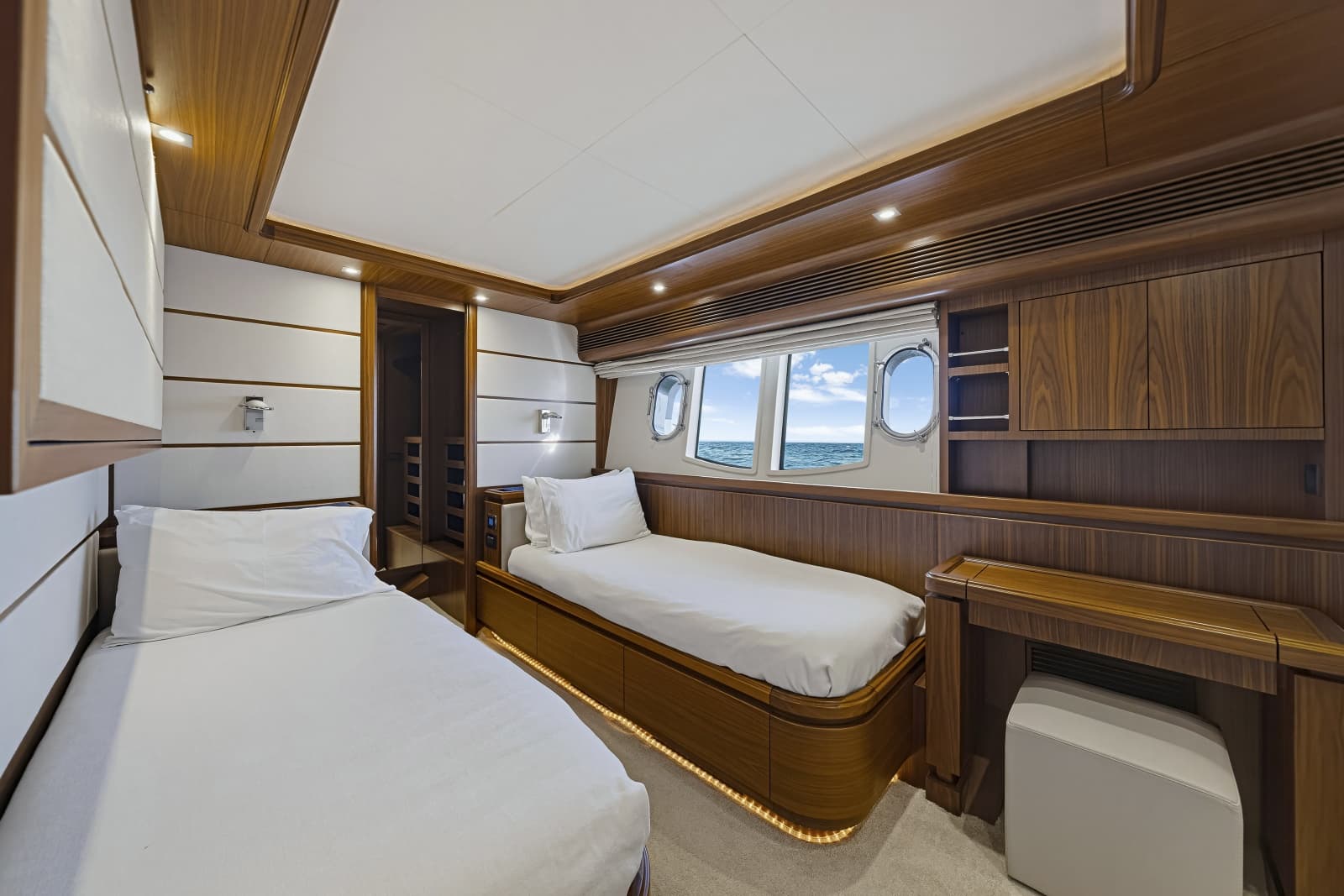 2016 Ferretti Yachts Custom Line - Photo 28