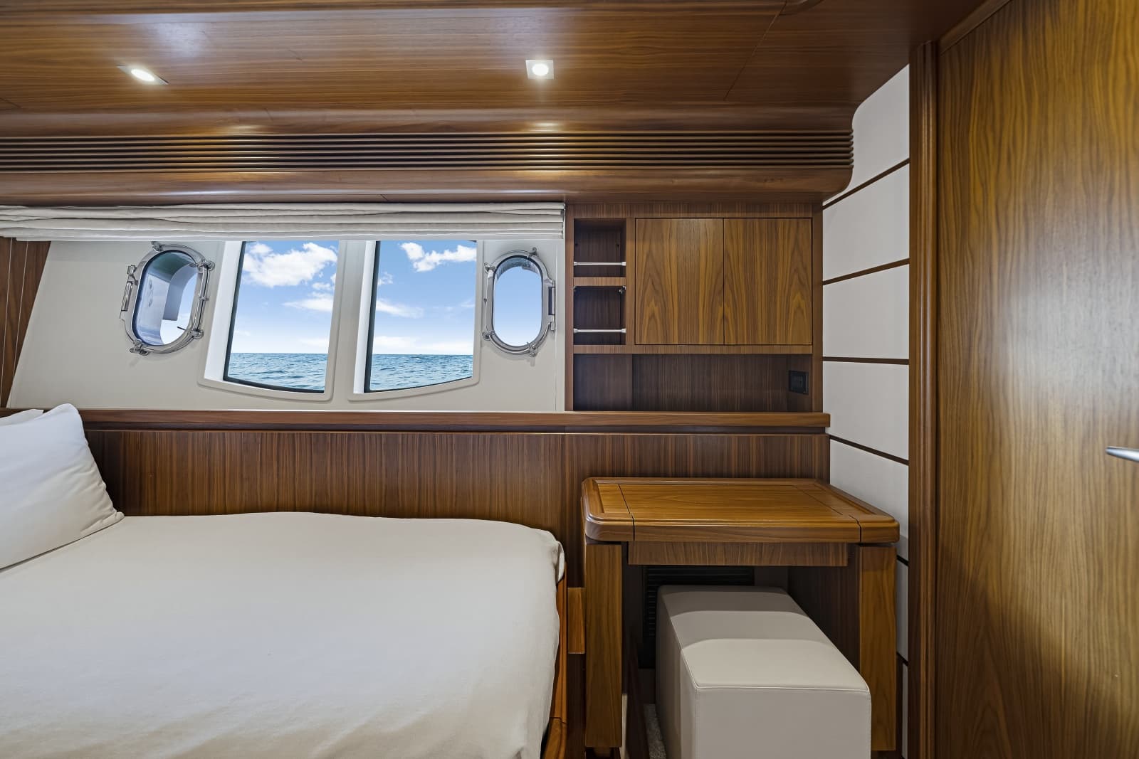 2016 Ferretti Yachts Custom Line - Photo 29