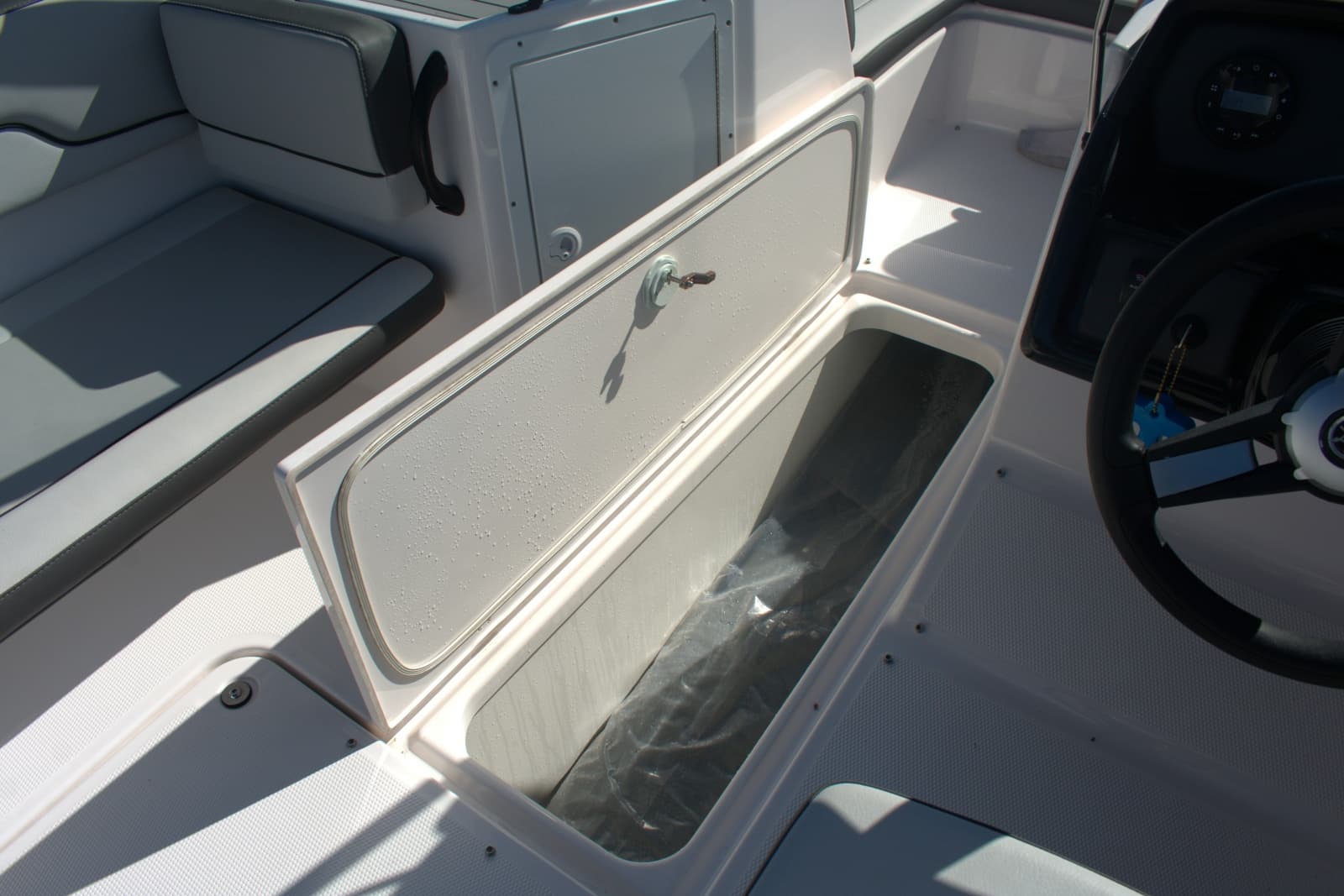 2025 Yamaha Boats AR190 - Photo 16