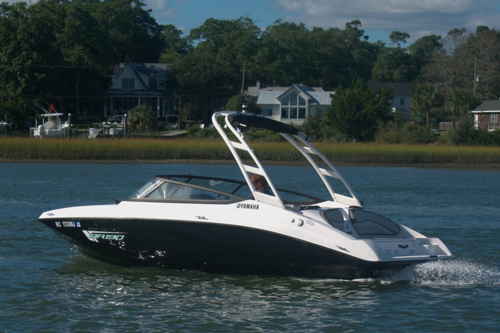 2025 Yamaha Boats AR190 - Photo 3