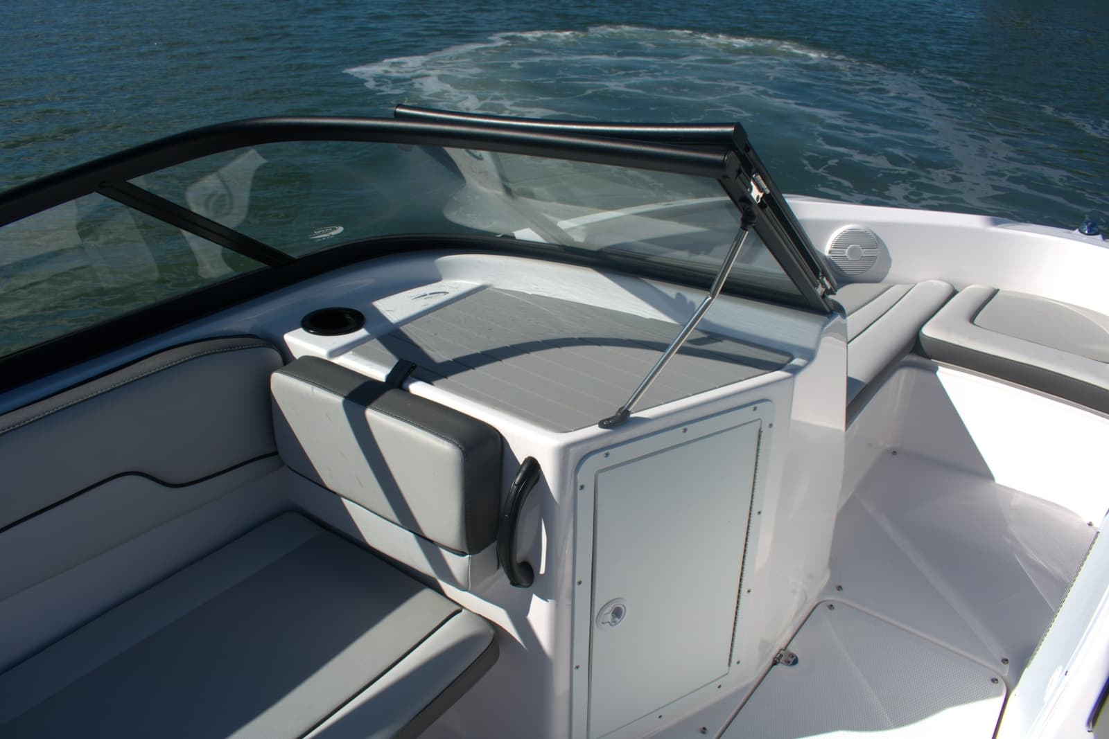 2025 Yamaha Boats AR190 - Photo 12