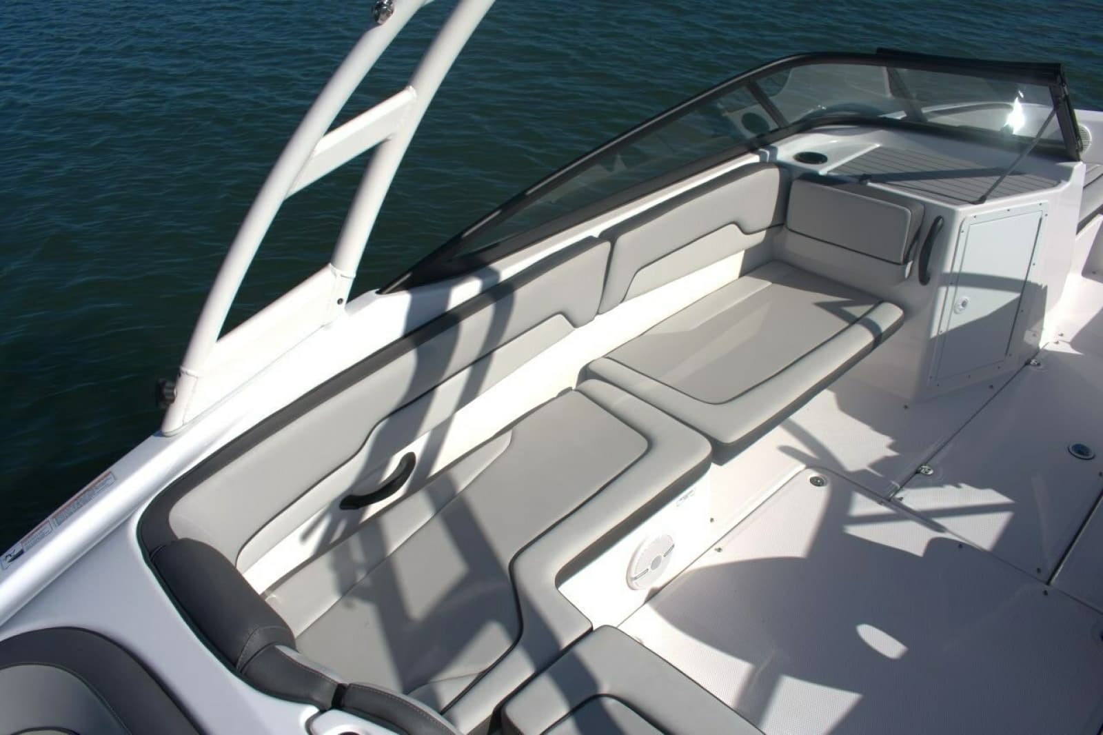 2025 Yamaha Boats AR190 - Photo 15