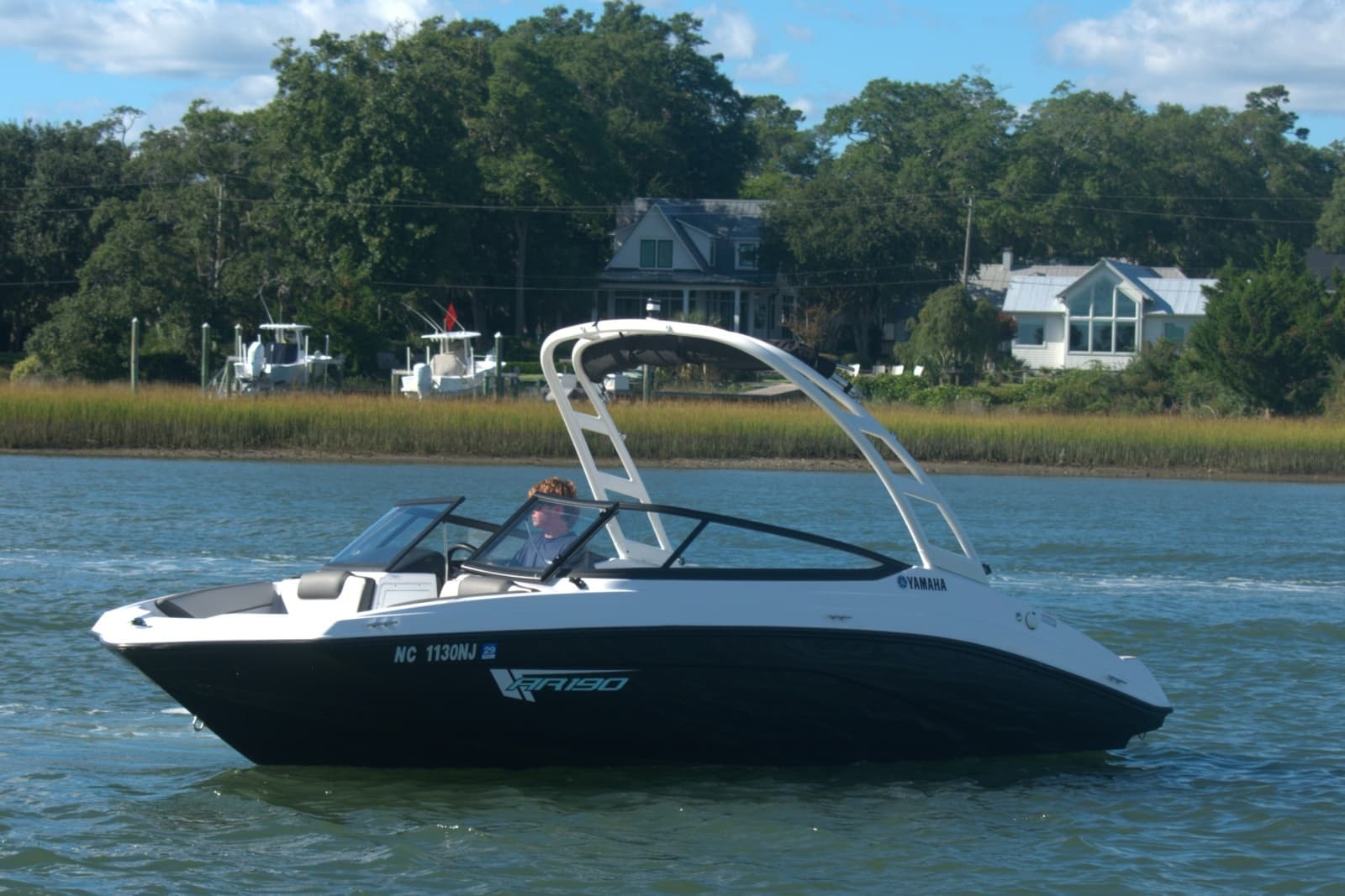 2025 Yamaha Boats AR190 - Photo 1