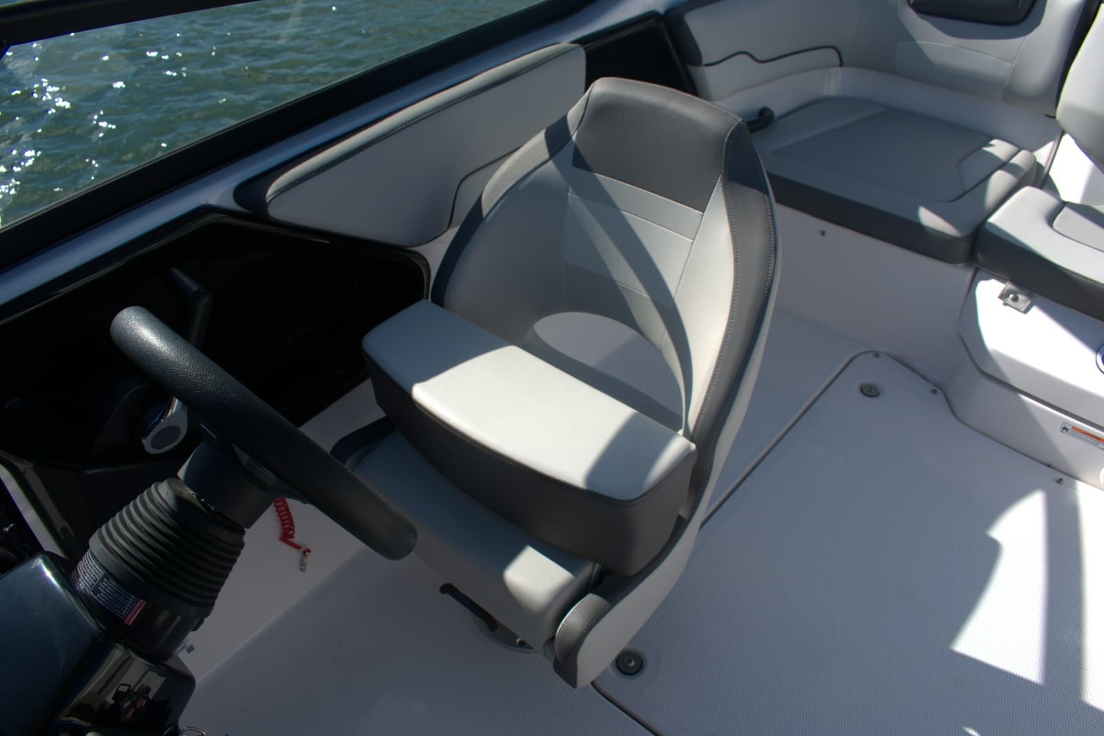2025 Yamaha Boats AR190 - Photo 17