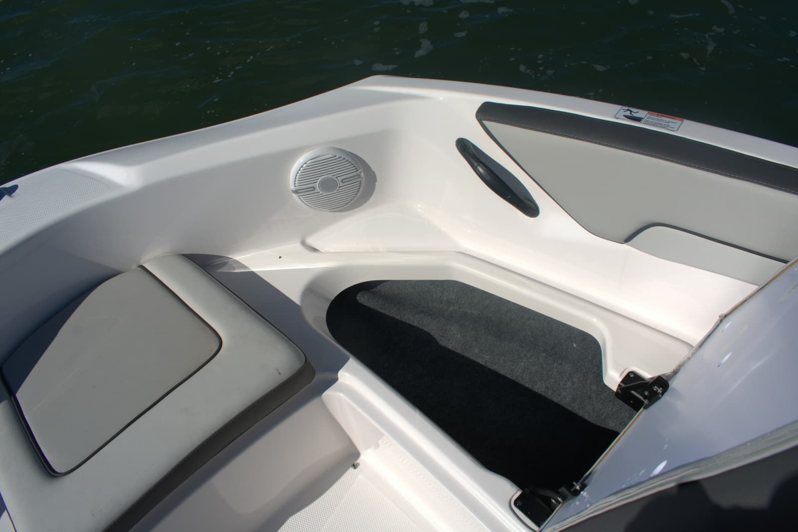 2025 Yamaha Boats AR190 - Photo 9