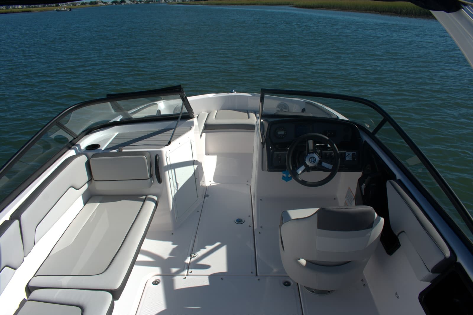 2025 Yamaha Boats AR190 - Photo 14