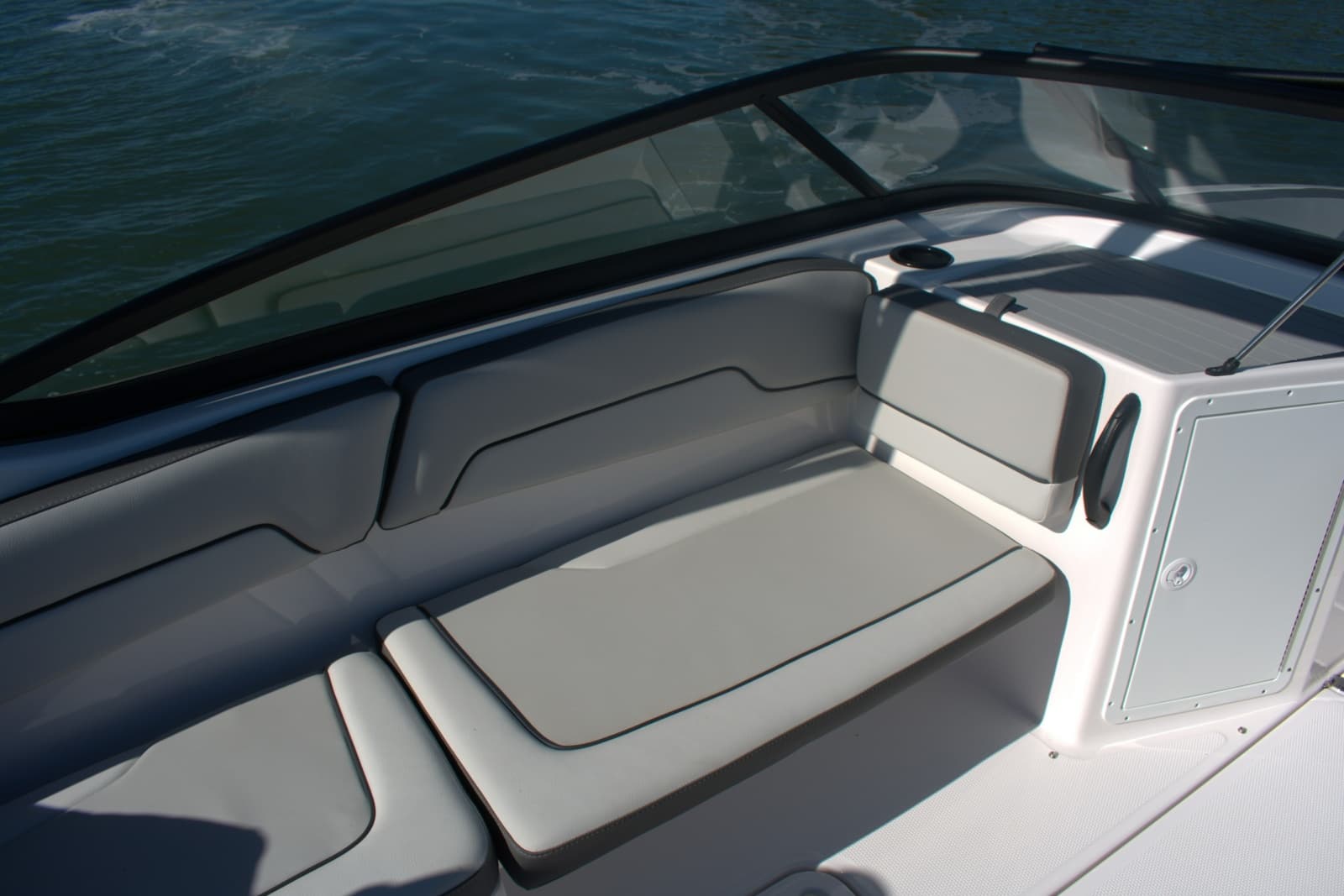 2025 Yamaha Boats AR190 - Photo 13