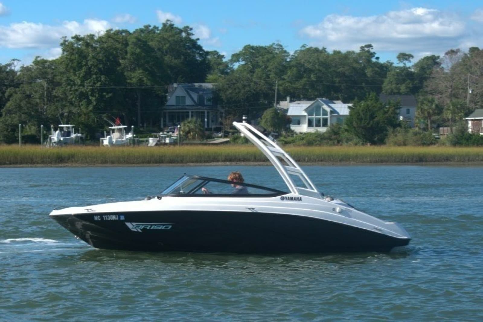2025 Yamaha Boats AR190 - Photo 2
