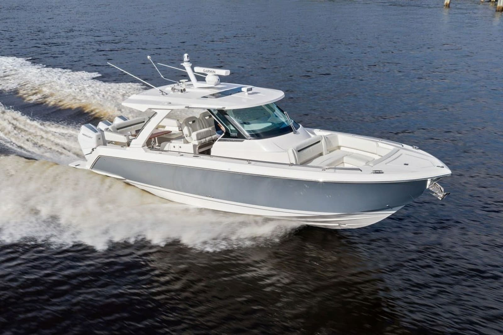 2024 Tiara Yachts 38 LS - Photo 2