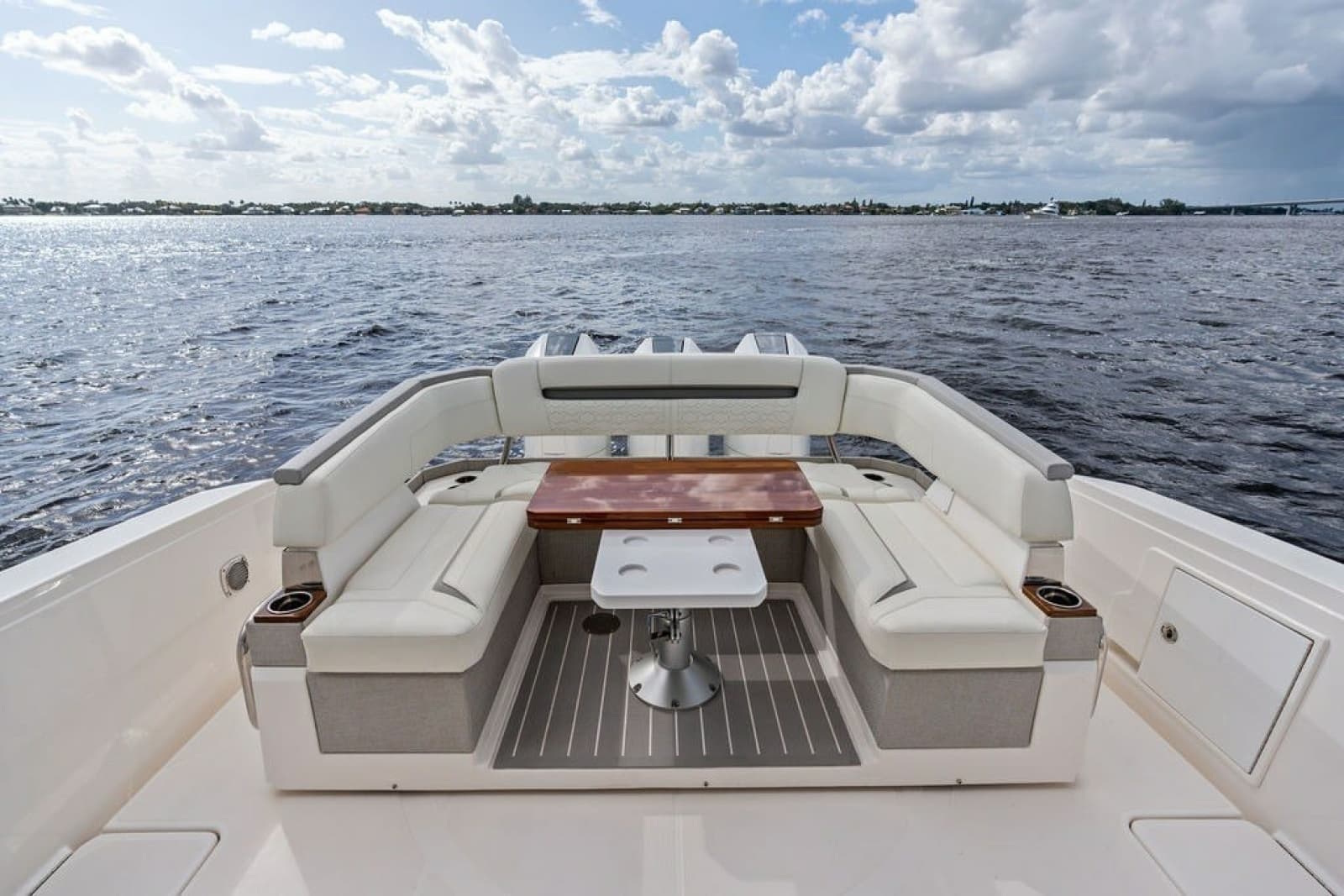 2024 Tiara Yachts 38 LS - Photo 33