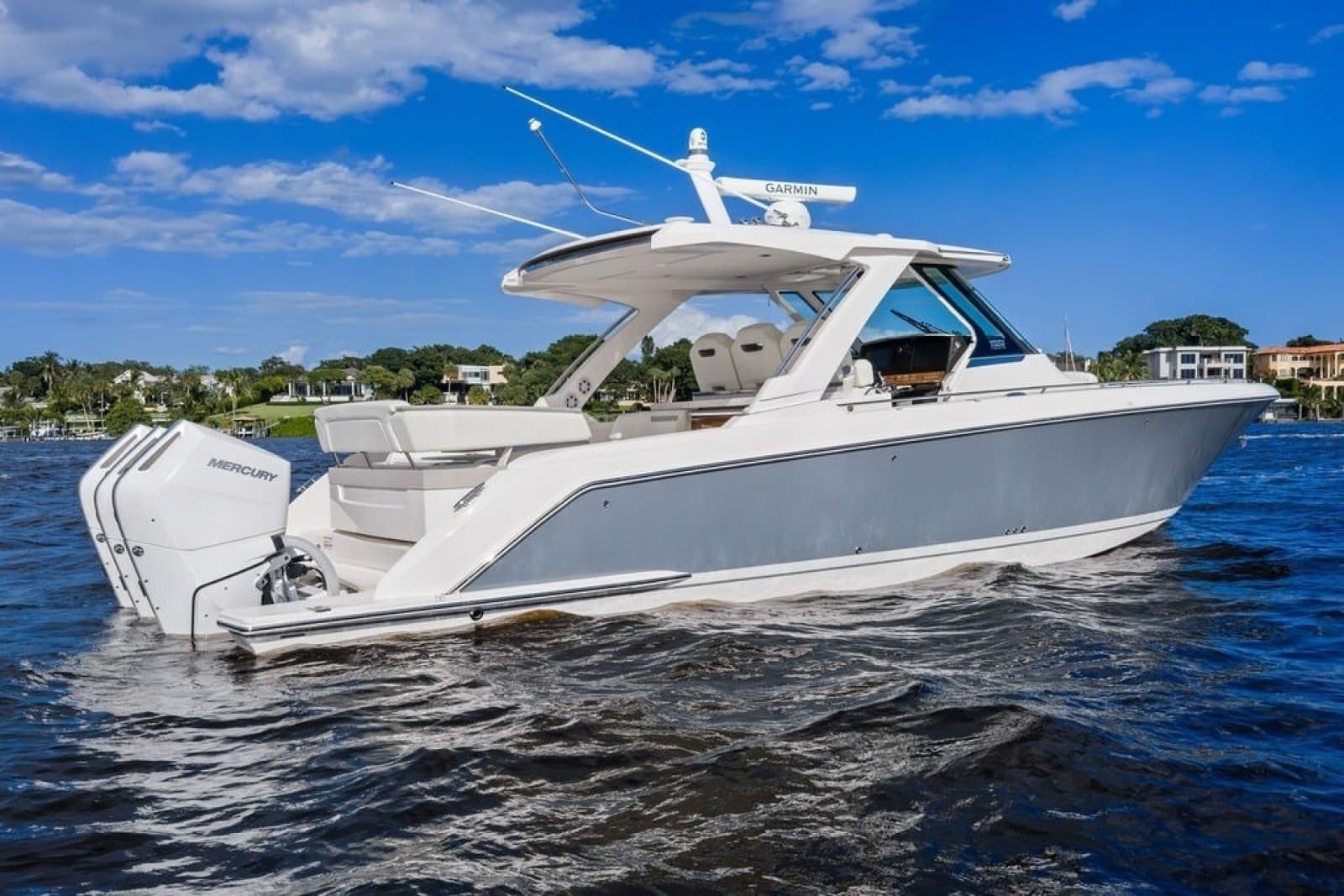 2024 Tiara Yachts 38 LS - Photo 21