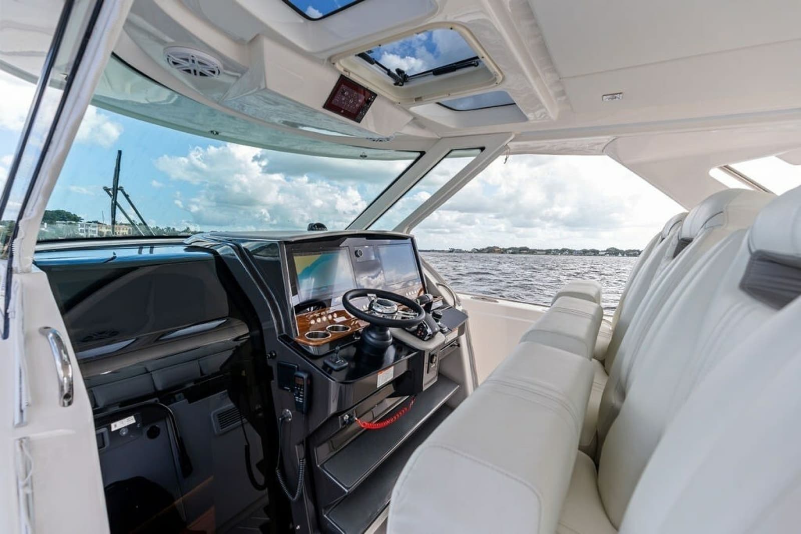 2024 Tiara Yachts 38 LS - Photo 42