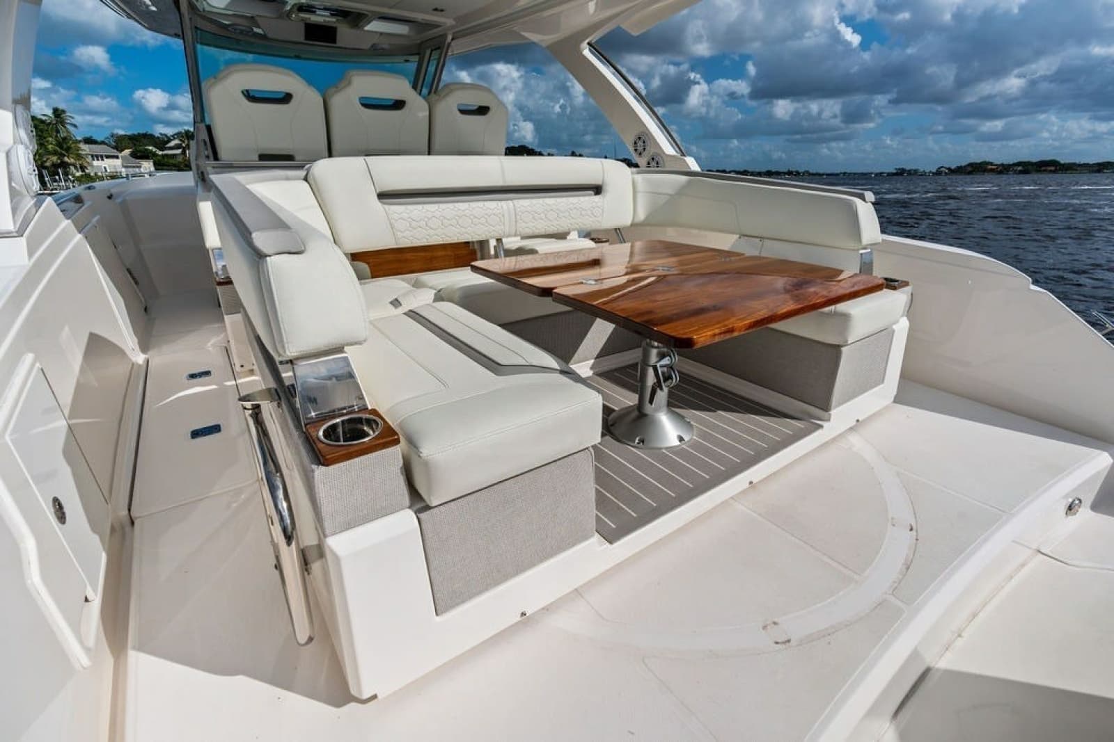 2024 Tiara Yachts 38 LS - Photo 38