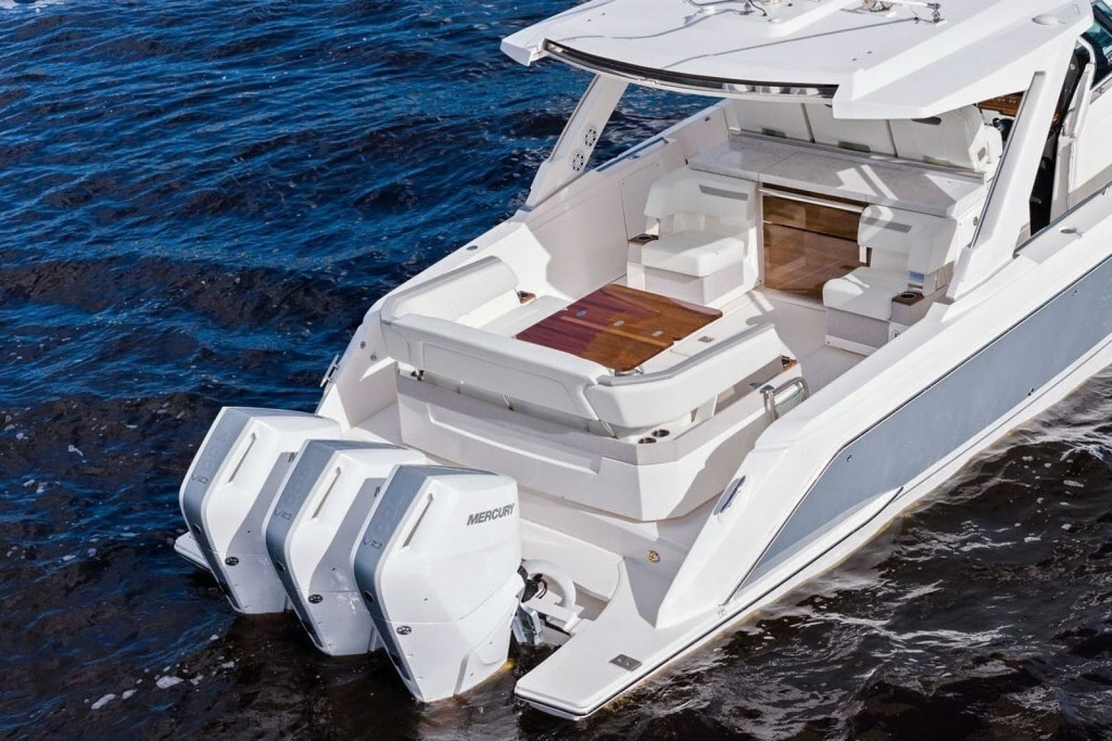 2024 Tiara Yachts 38 LS - Photo 18