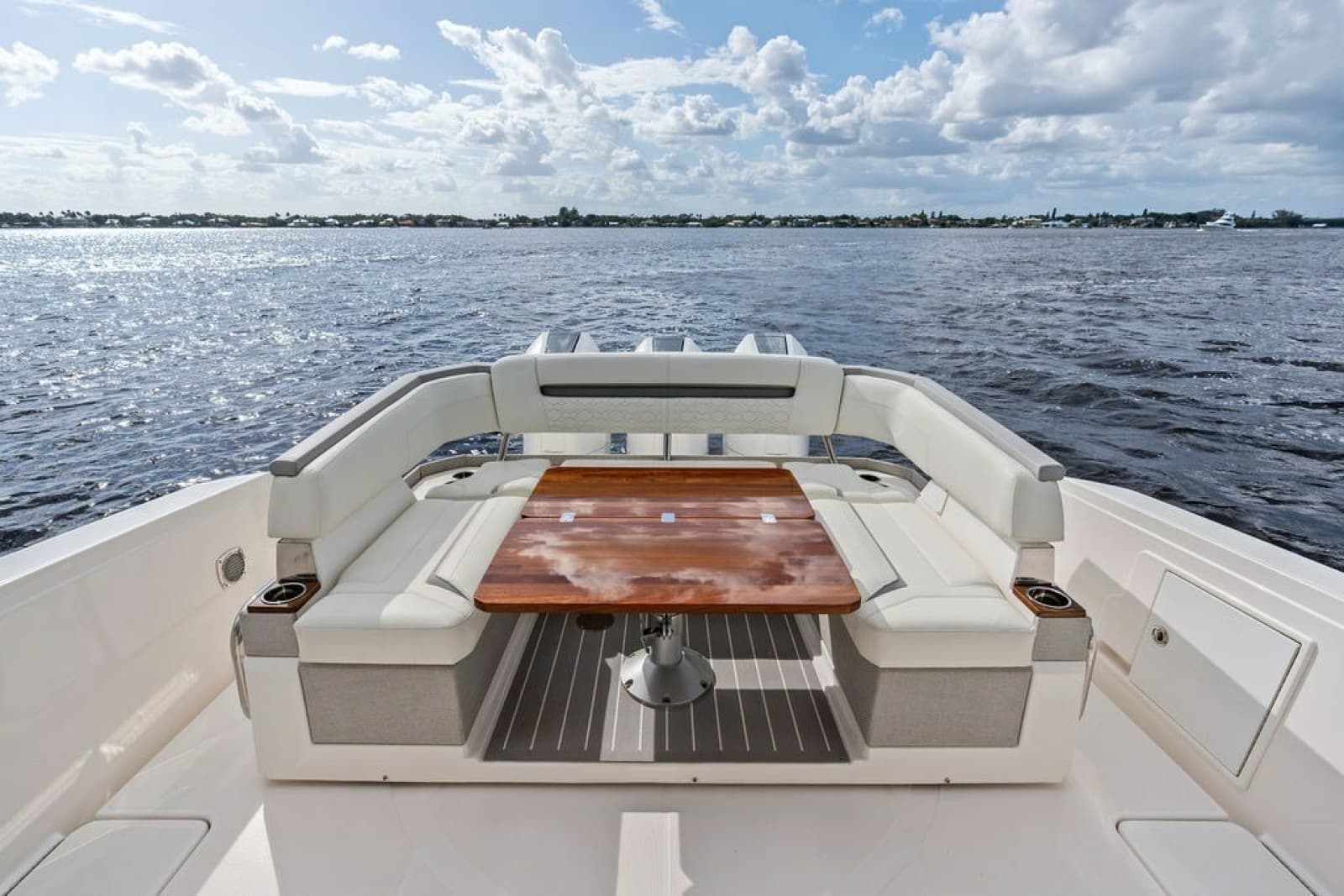 2024 Tiara Yachts 38 LS - Photo 32