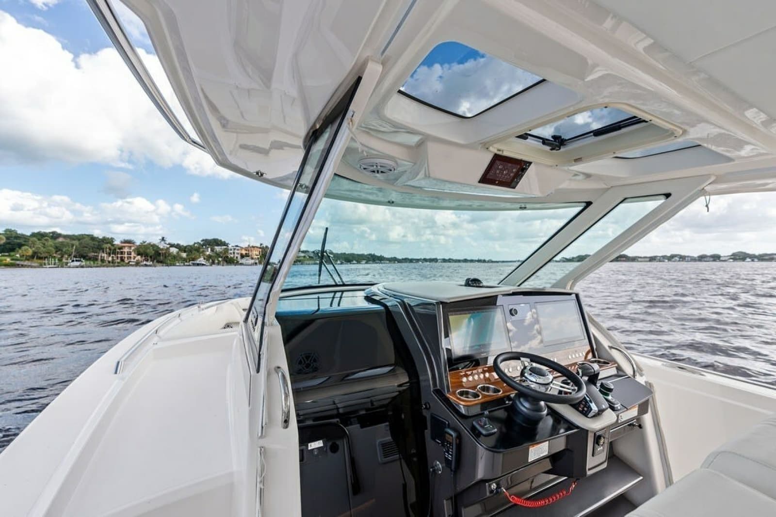 2024 Tiara Yachts 38 LS - Photo 49