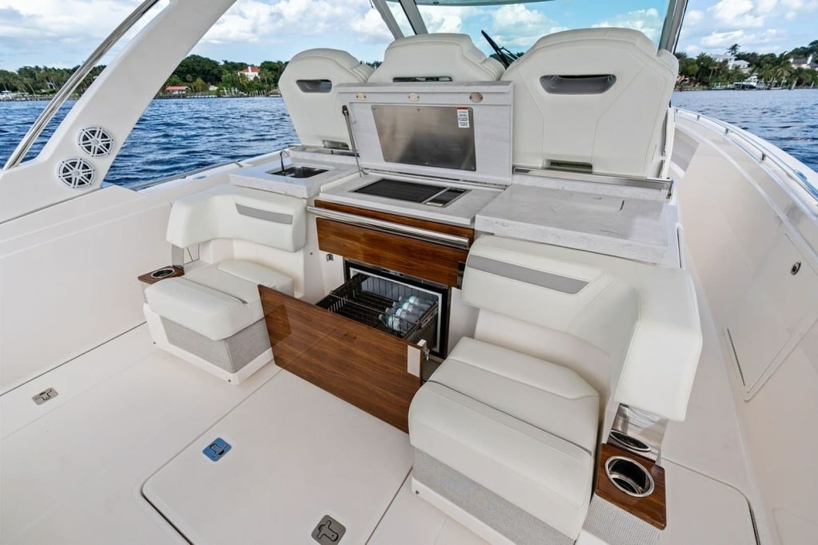 2024 Tiara Yachts 38 LS - Photo 39