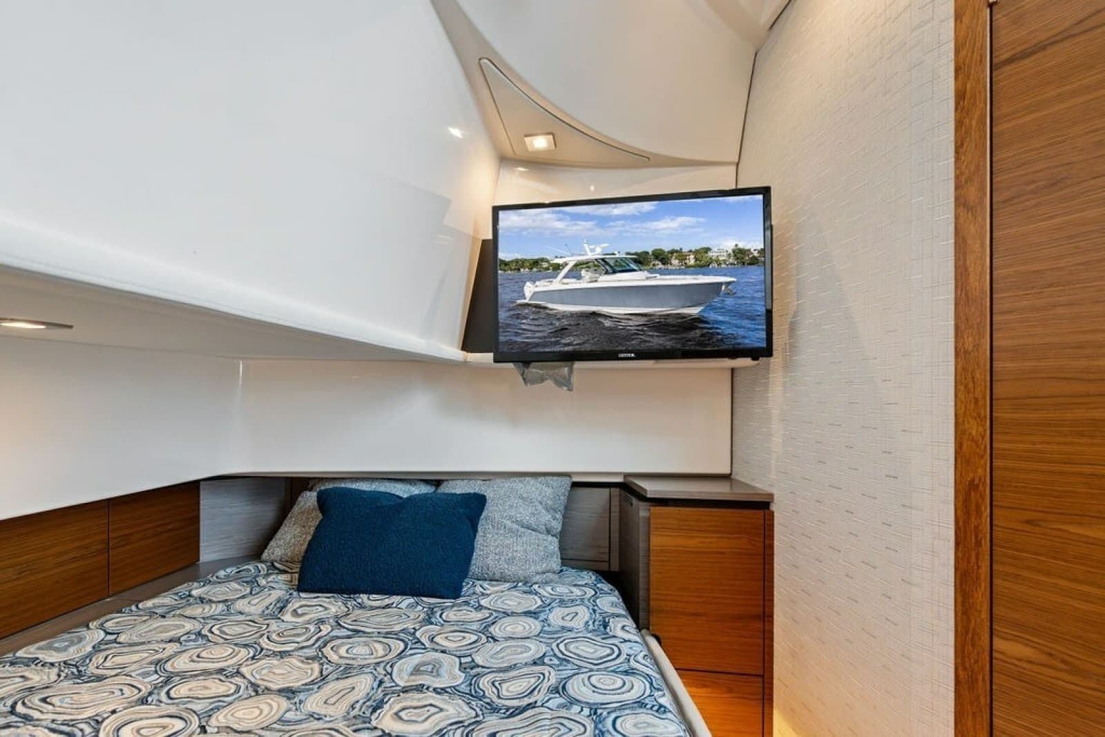 2024 Tiara Yachts 38 LS - Photo 53