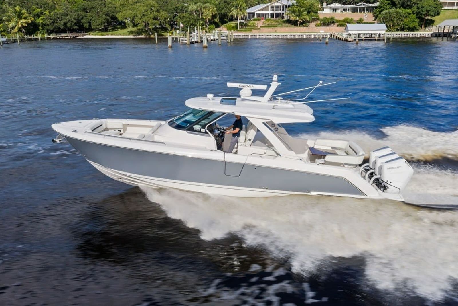 2024 Tiara Yachts 38 LS - Photo 9