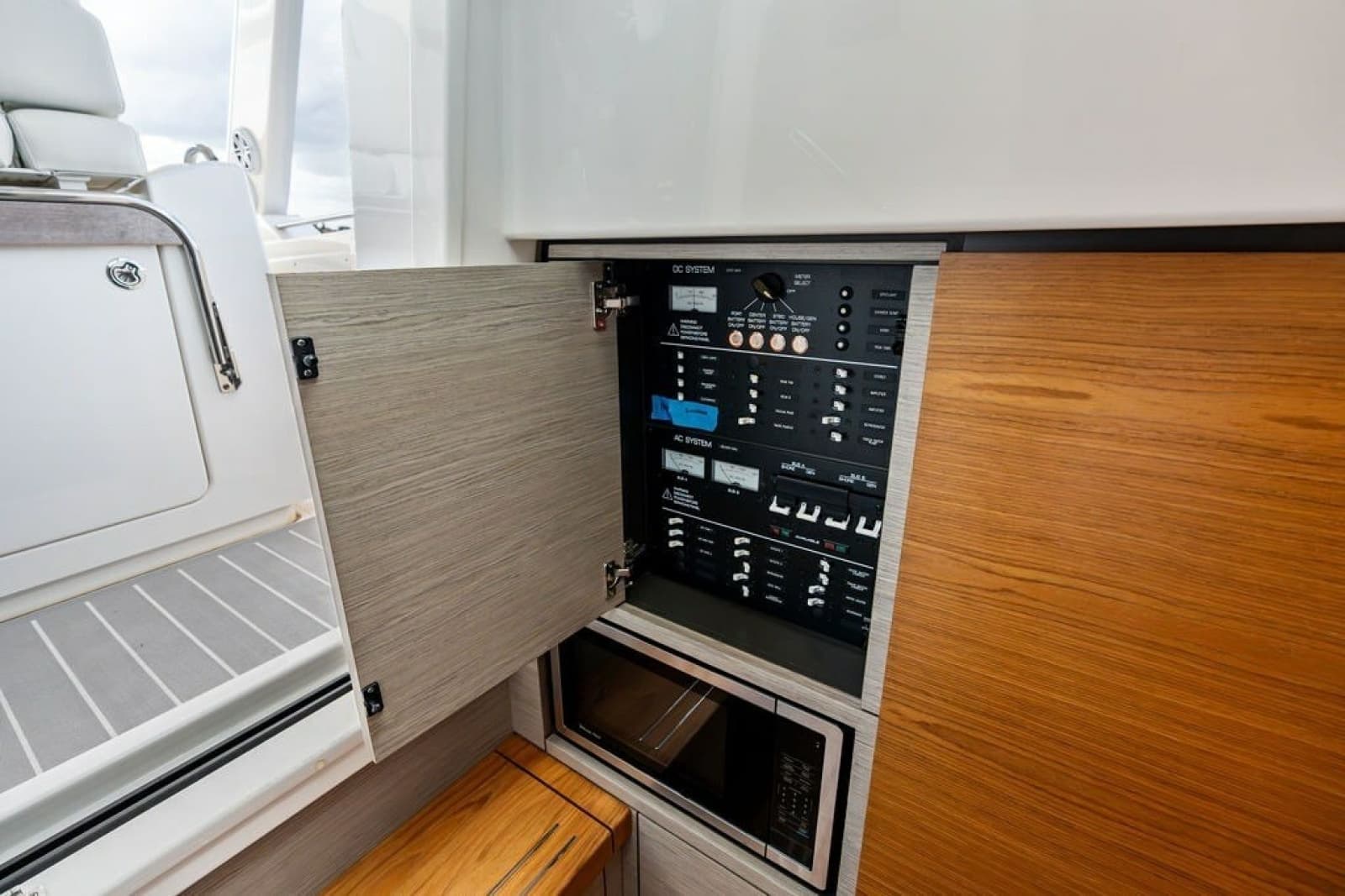 2024 Tiara Yachts 38 LS - Photo 57