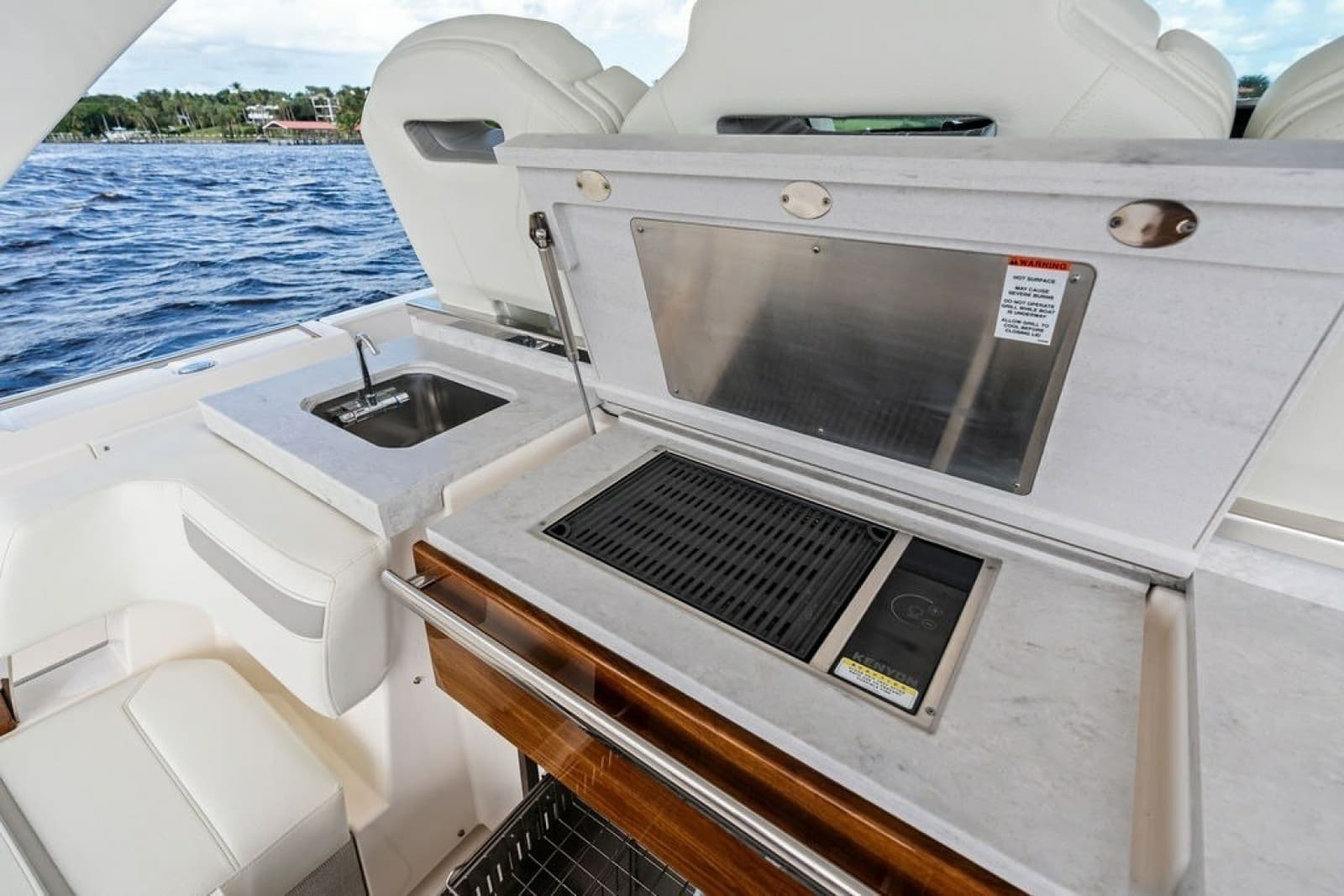 2024 Tiara Yachts 38 LS - Photo 40