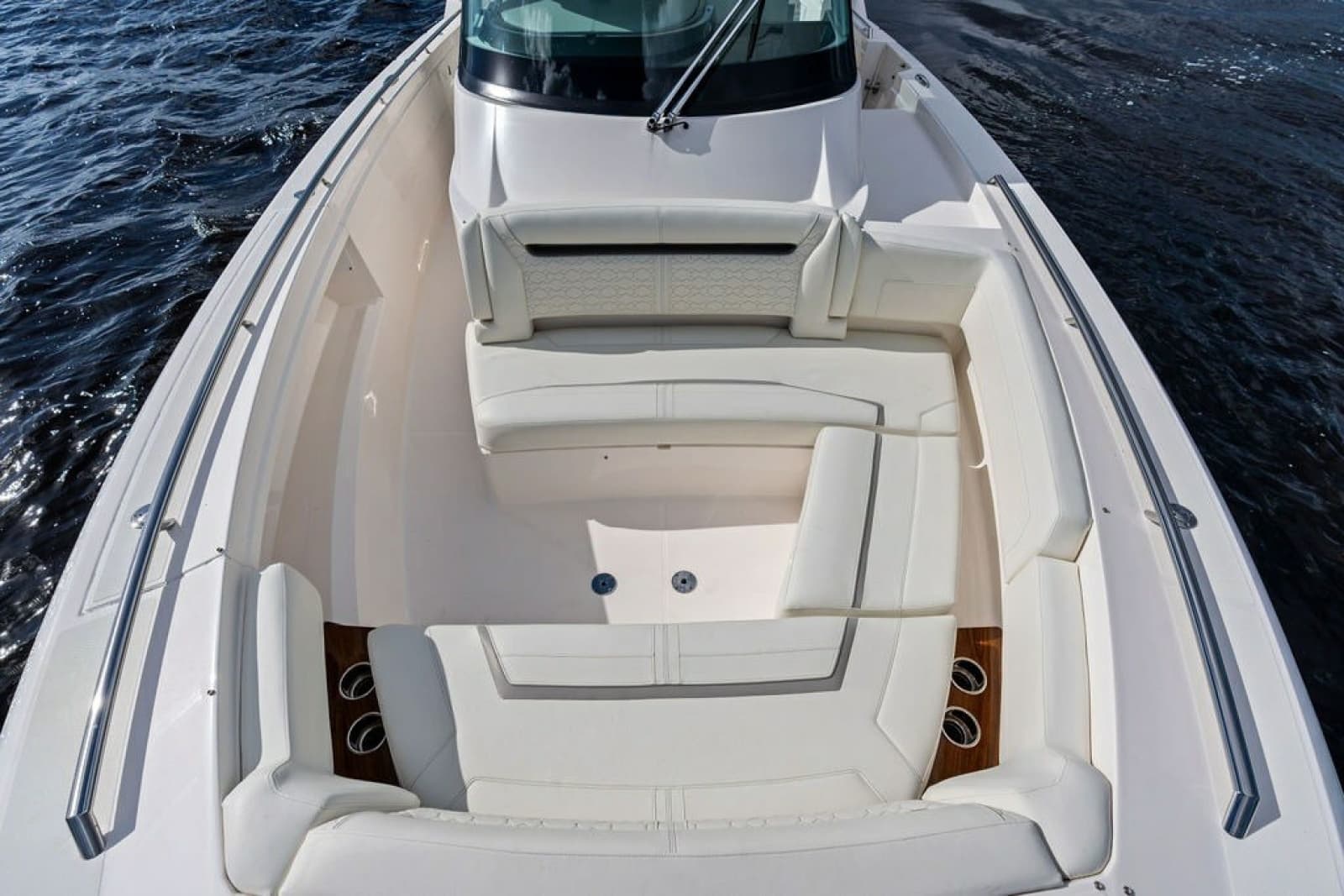 2024 Tiara Yachts 38 LS - Photo 28