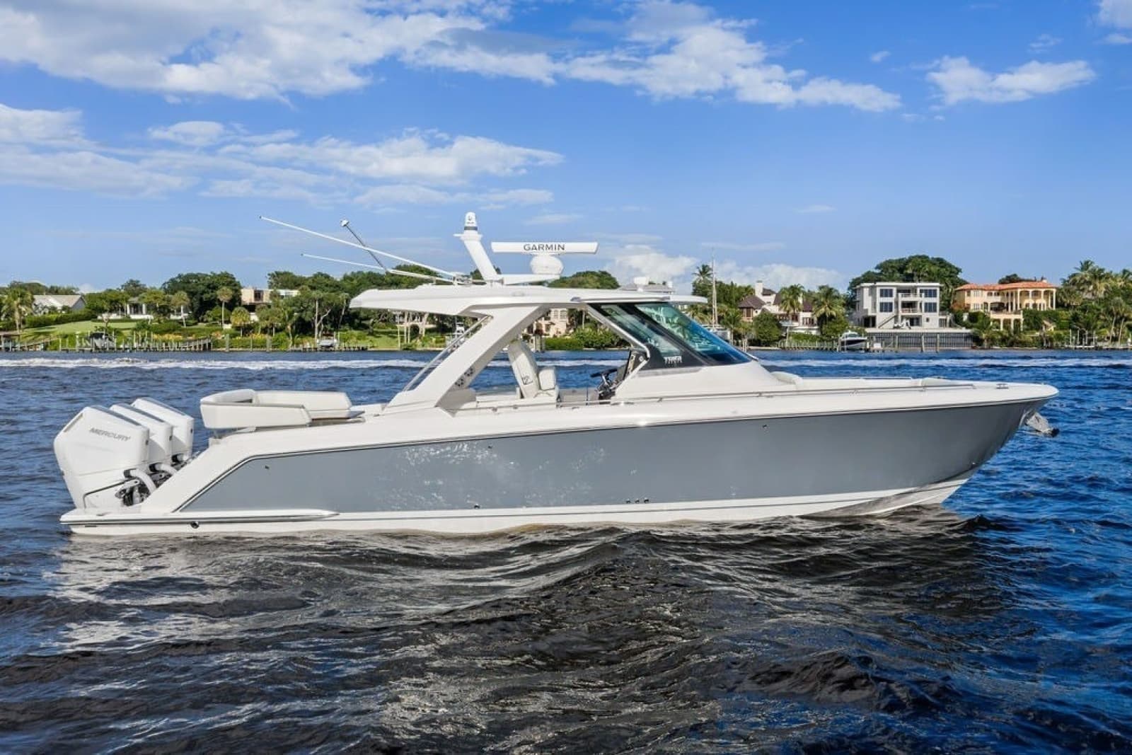 2024 Tiara Yachts 38 LS - Photo 15