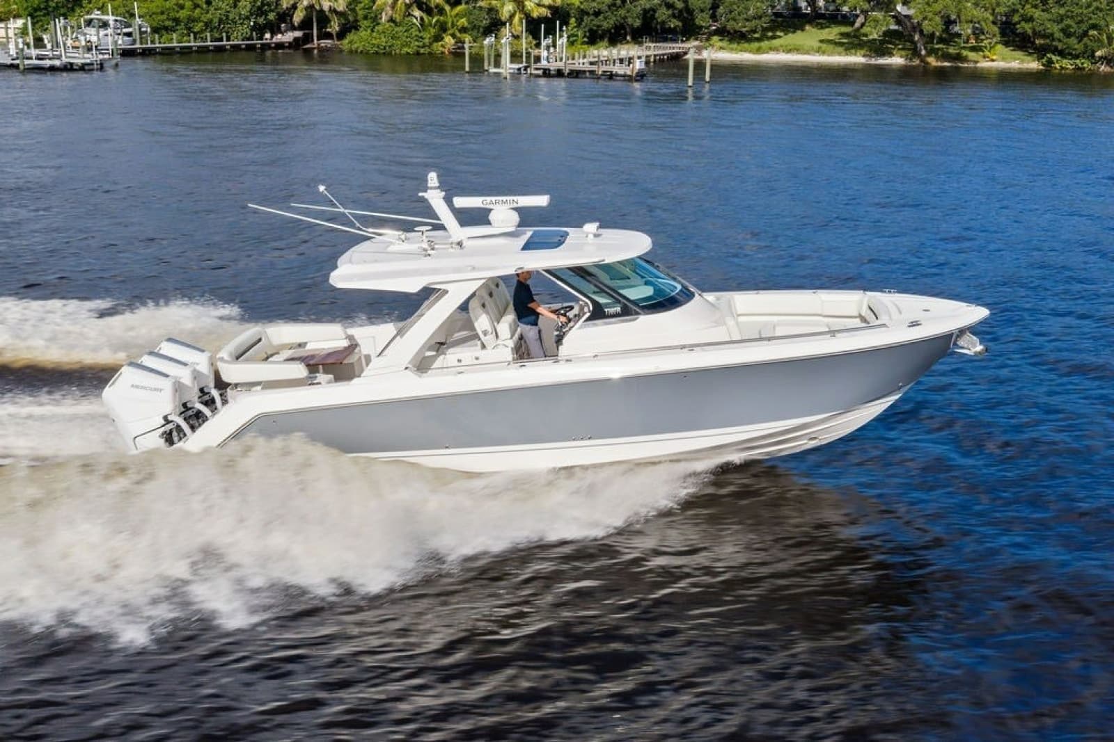 2024 Tiara Yachts 38 LS - Photo 3