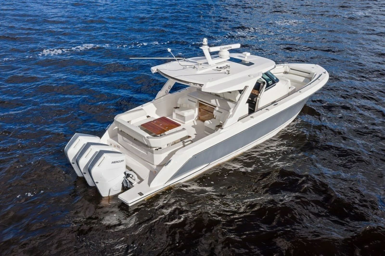 2024 Tiara Yachts 38 LS - Photo 19