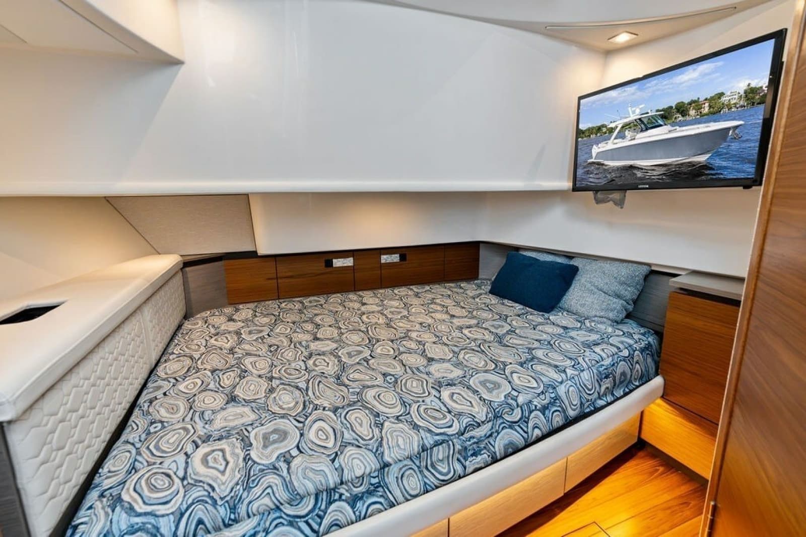 2024 Tiara Yachts 38 LS - Photo 52