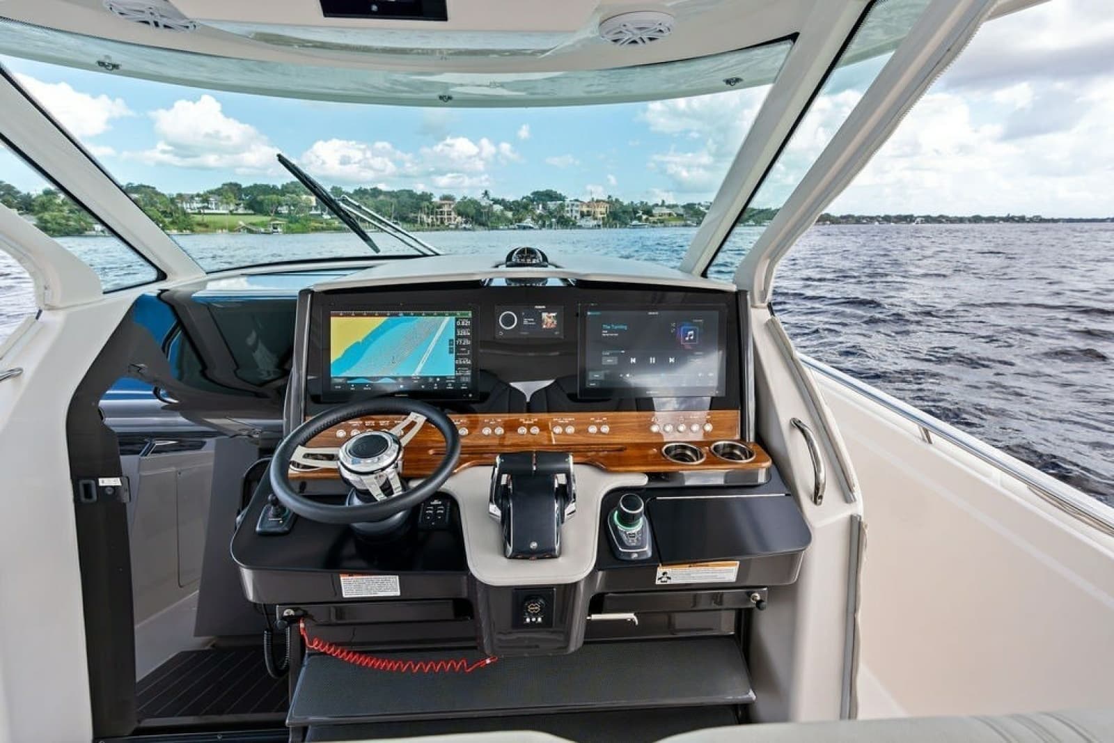2024 Tiara Yachts 38 LS - Photo 48