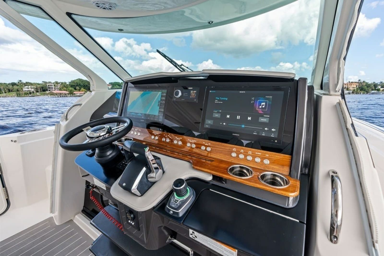2024 Tiara Yachts 38 LS - Photo 46