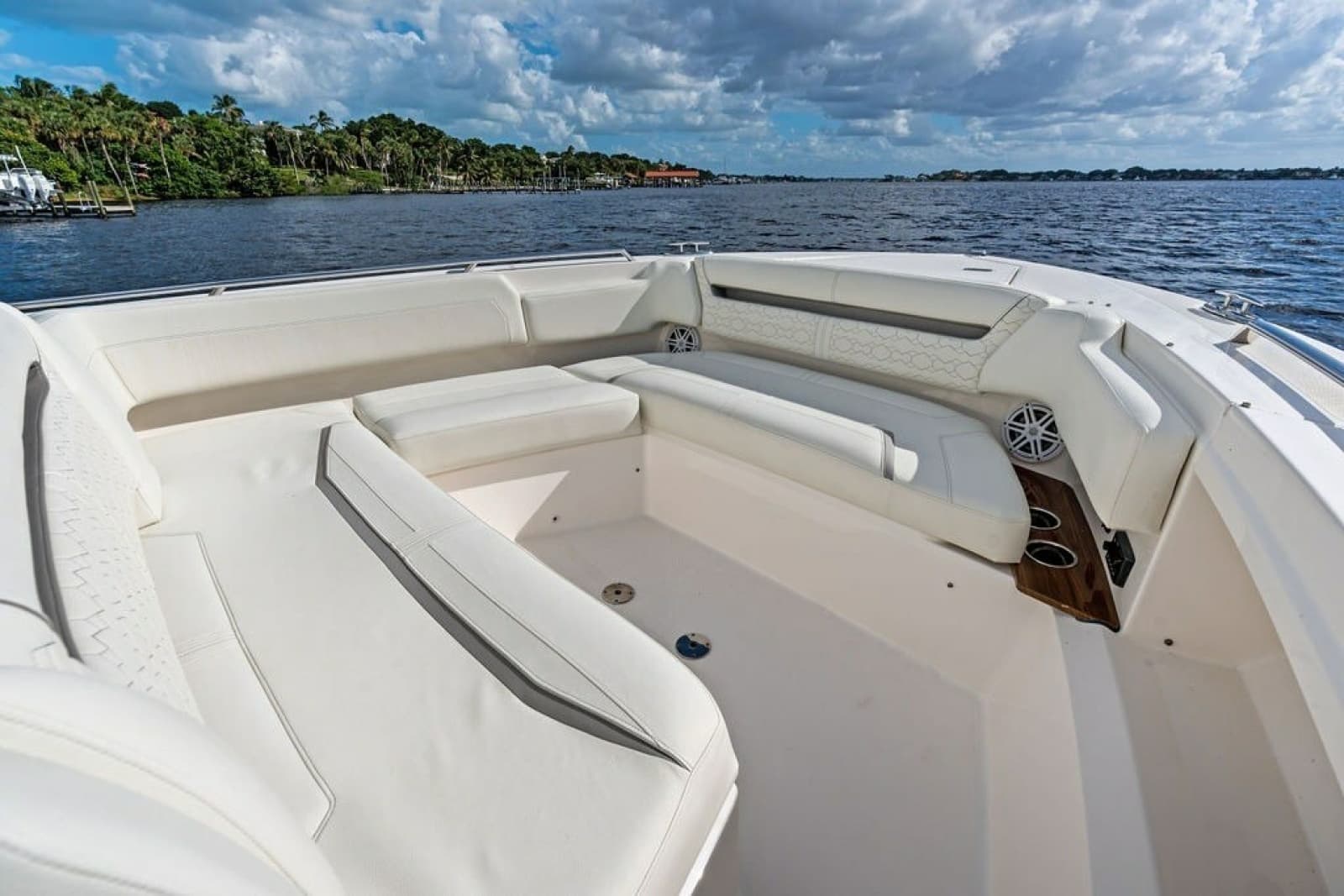 2024 Tiara Yachts 38 LS - Photo 24